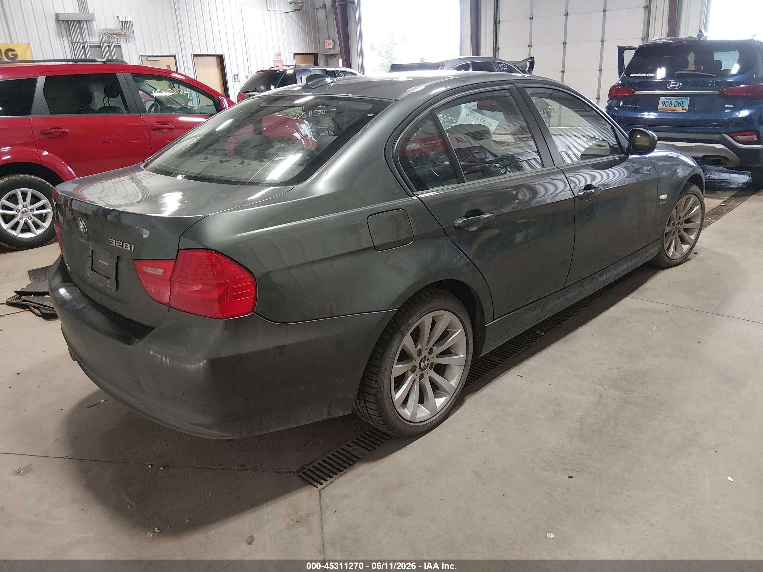 2011 Bmw 328i Xdrive Gray vin: WBAPK7C5XBF082857