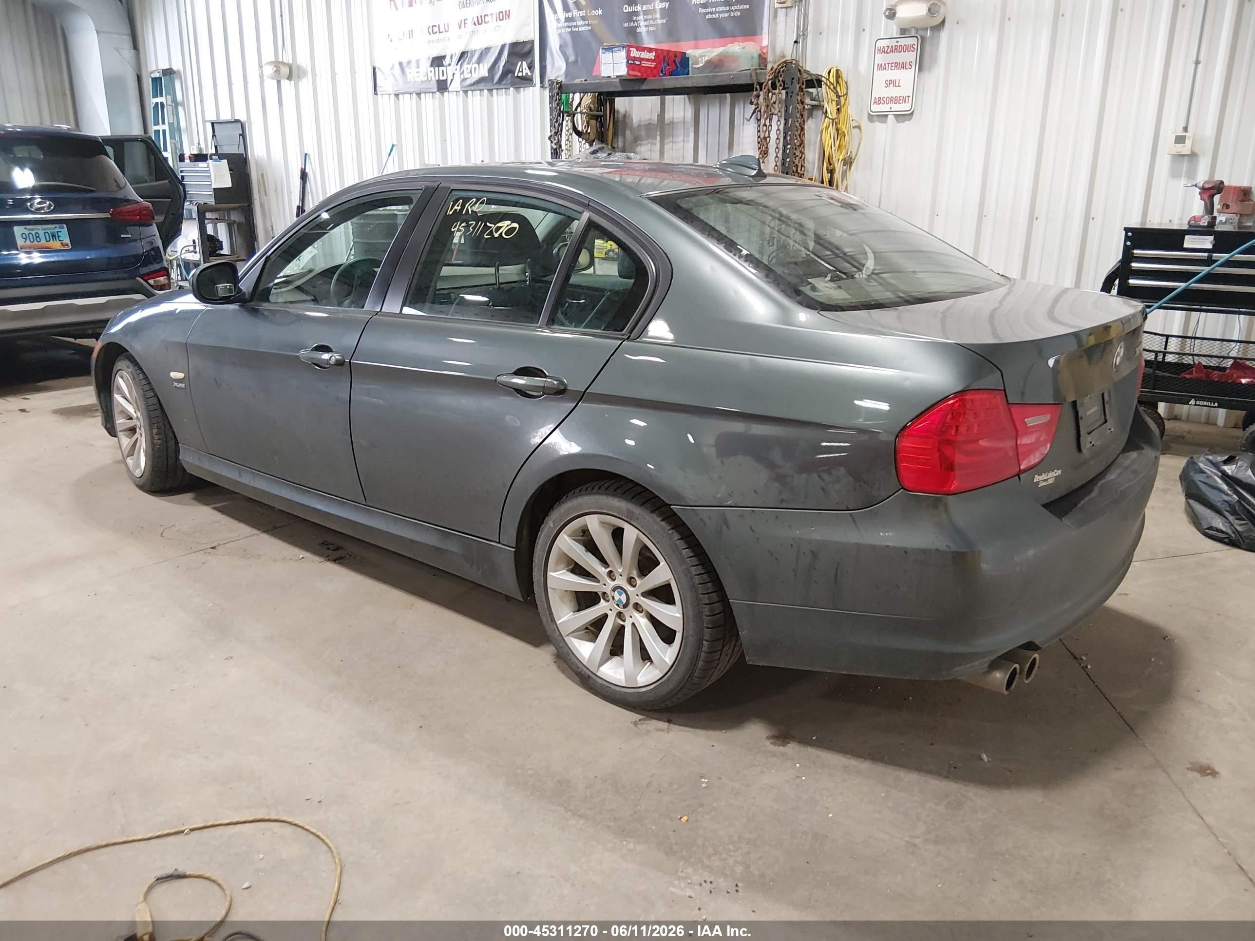 2011 Bmw 328i Xdrive Gray vin: WBAPK7C5XBF082857