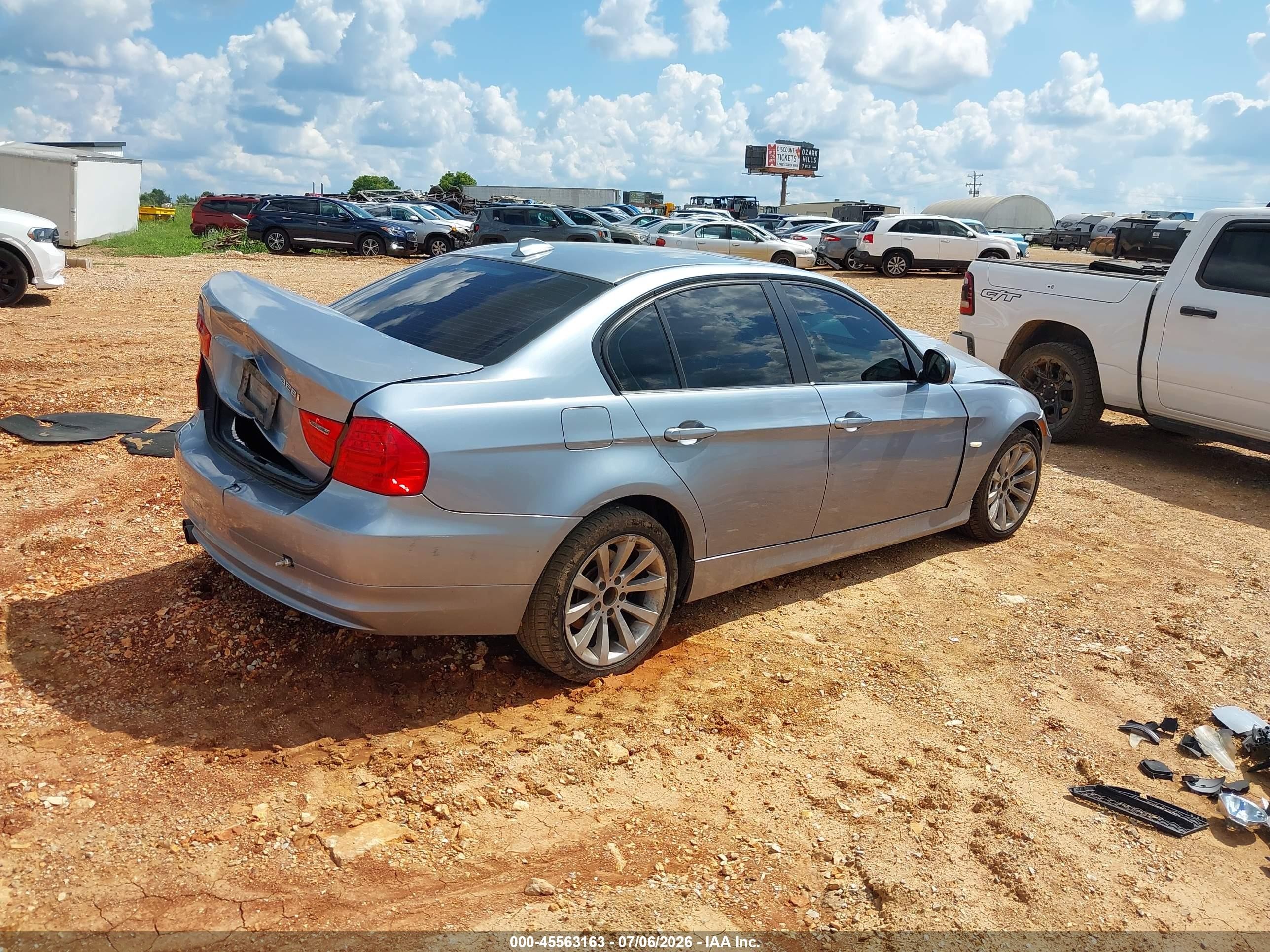 2011 Bmw 328i Xdrive Silver vin: WBAPK7G51BNN85192