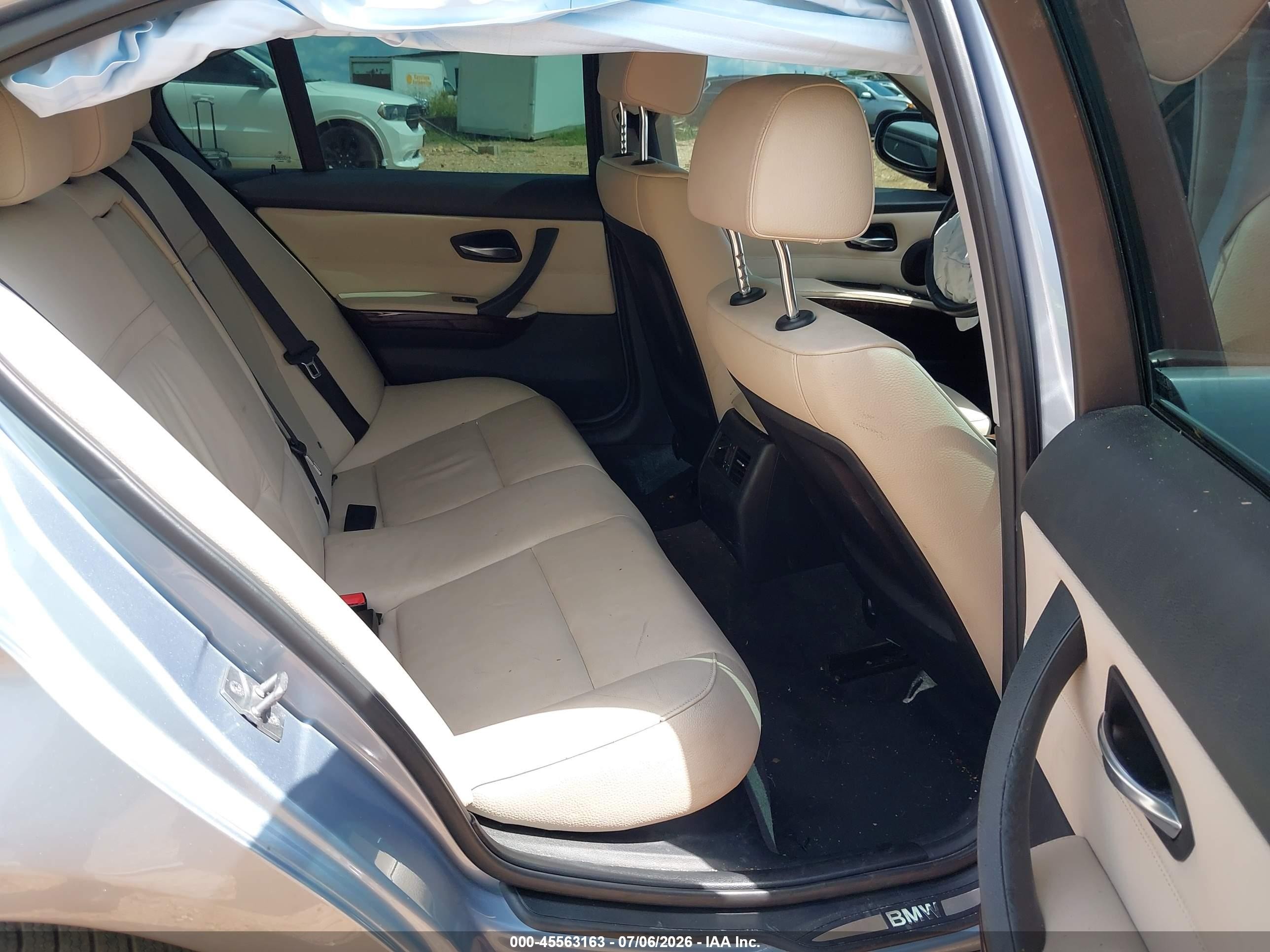 2011 Bmw 328i Xdrive Silver vin: WBAPK7G51BNN85192