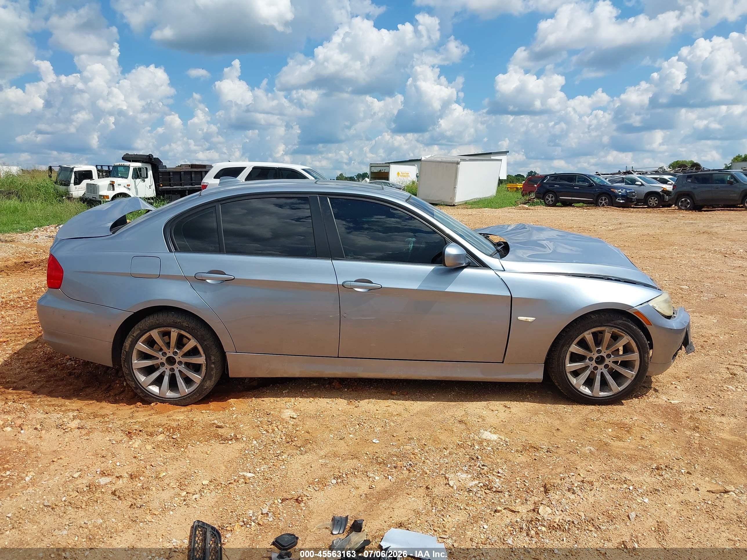 2011 Bmw 328i Xdrive Silver vin: WBAPK7G51BNN85192