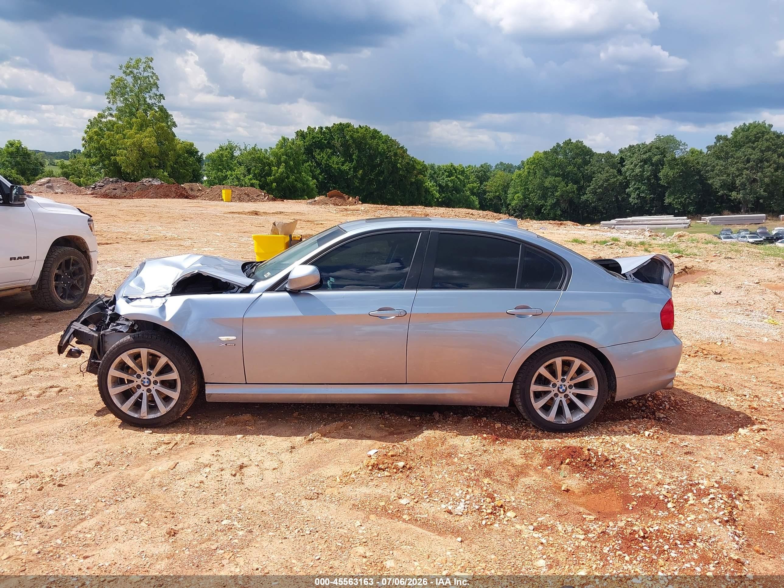 2011 Bmw 328i Xdrive Silver vin: WBAPK7G51BNN85192