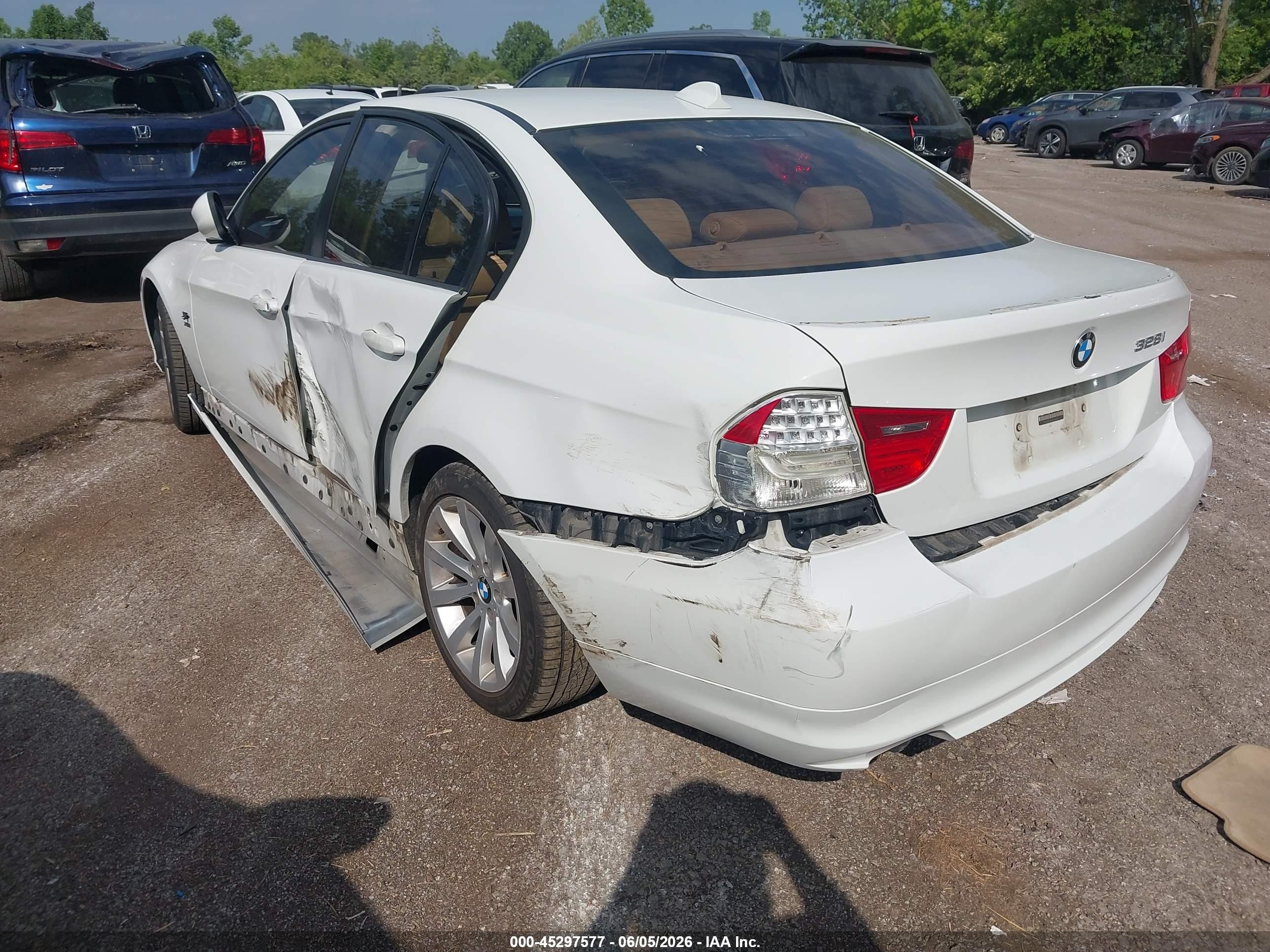 2011 Bmw 328i Xdrive White vin: WBAPK7G57BNN78683