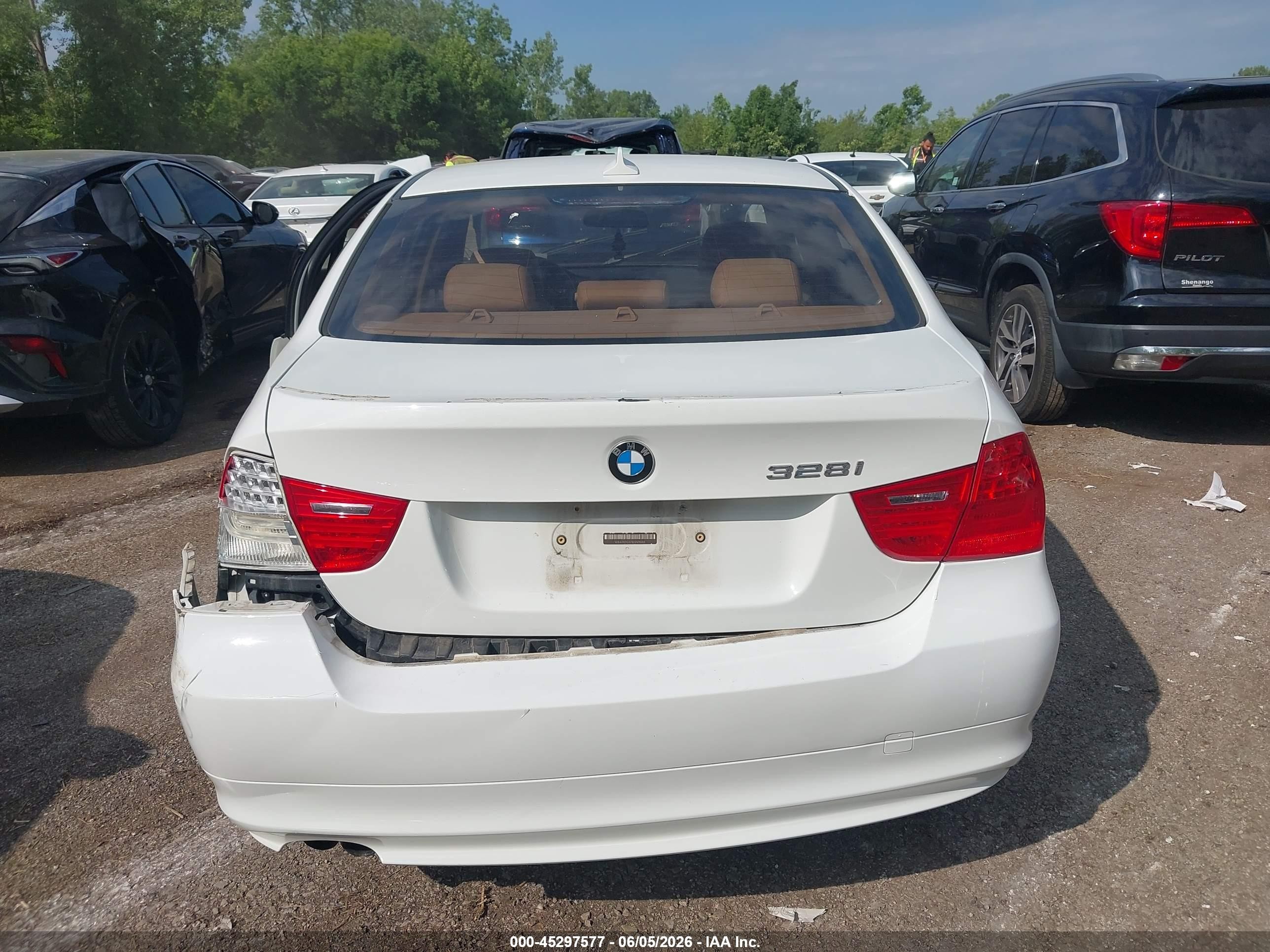 2011 Bmw 328i Xdrive White vin: WBAPK7G57BNN78683