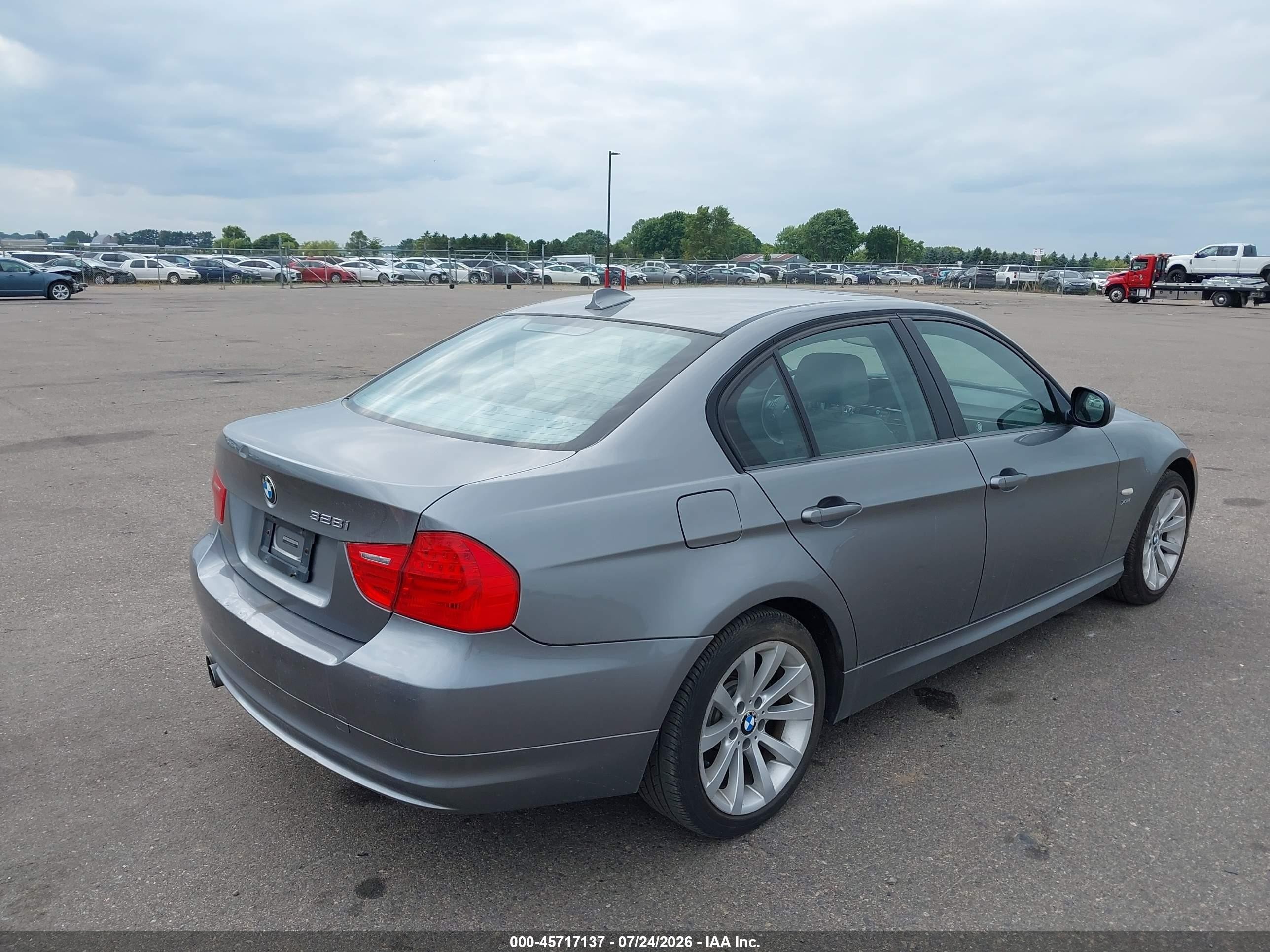 2011 Bmw 328i Xdrive Gray vin: WBAPK7G58BNN78269