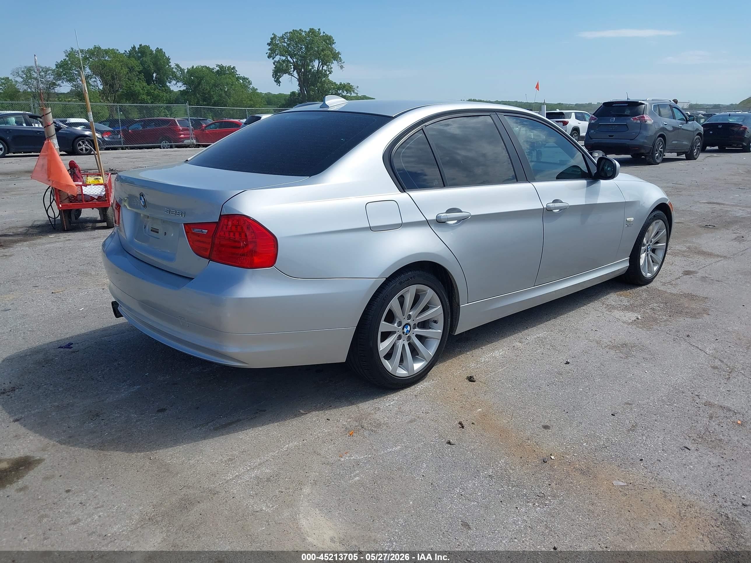 2011 Bmw 328i Xdrive Silver vin: WBAPK7G5XBNN86700