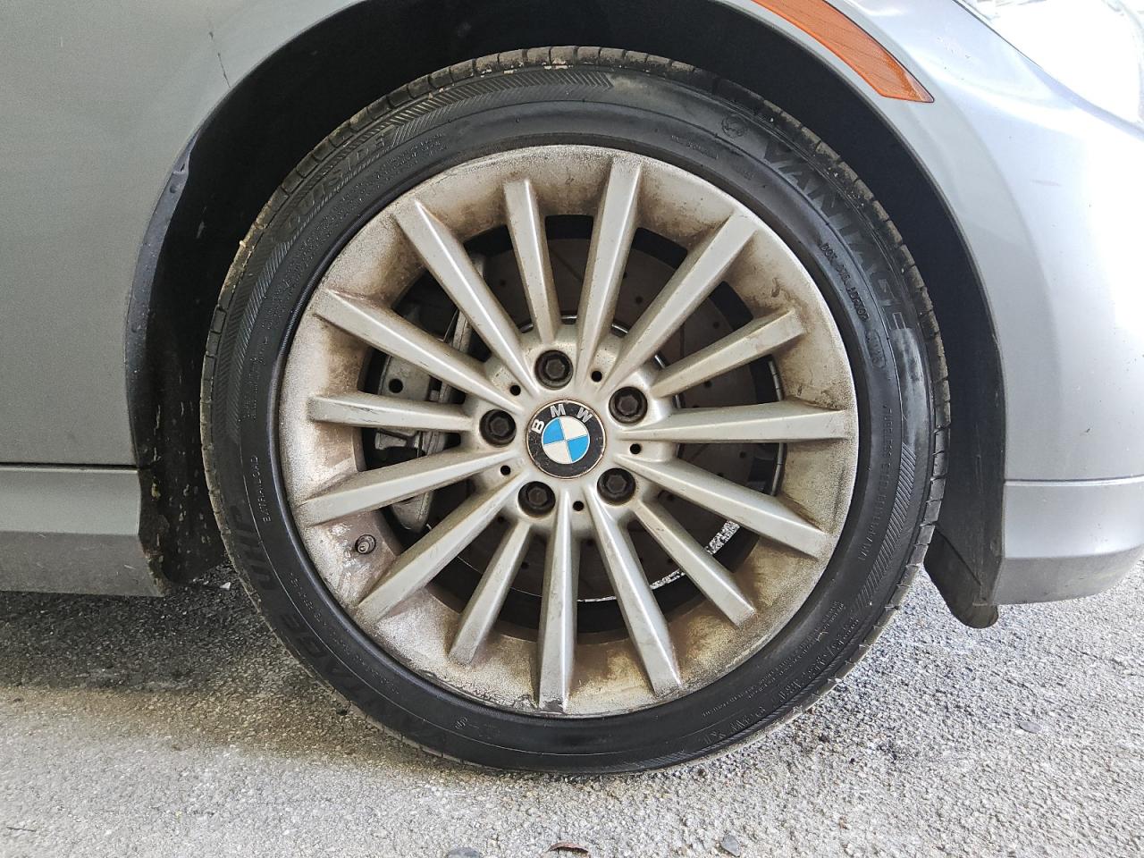 2011 Bmw 335 Xi Gray vin: WBAPL5C53BA917986 Damage: Right Front Wheel, Curb Rash, > 12 Inches