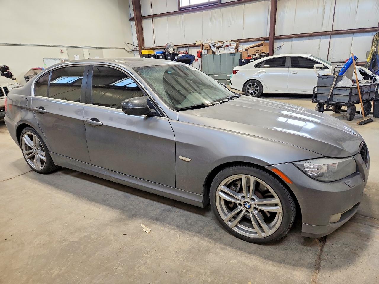 2011 Bmw 335 Xi Серый vin: WBAPL5C56BA921689