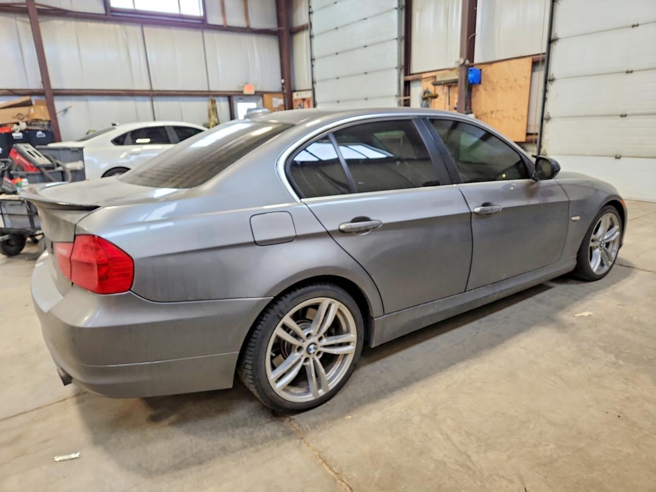 2011 Bmw 335 Xi Серый vin: WBAPL5C56BA921689