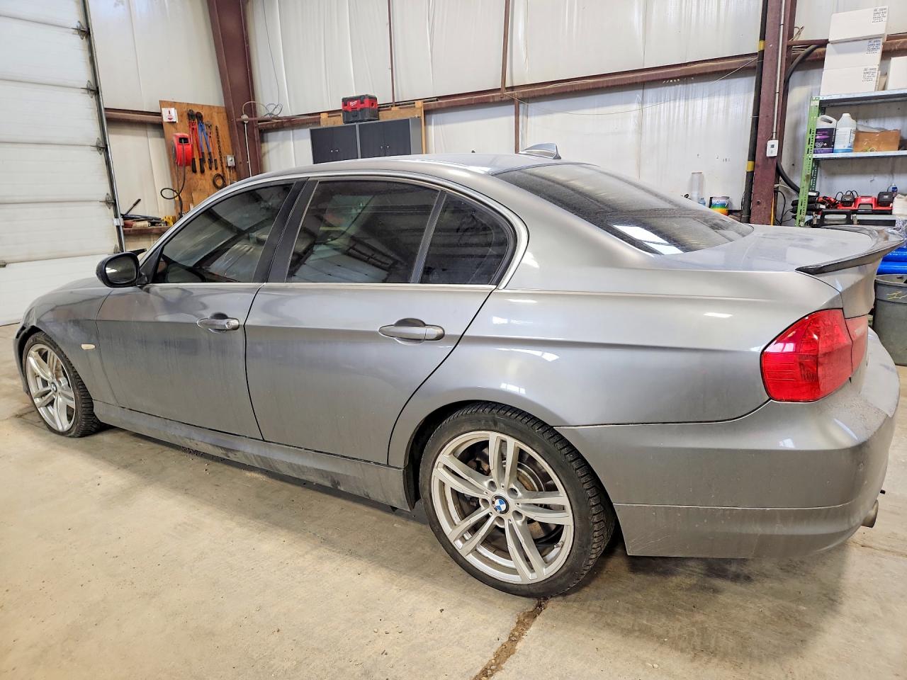 2011 Bmw 335 Xi Серый vin: WBAPL5C56BA921689