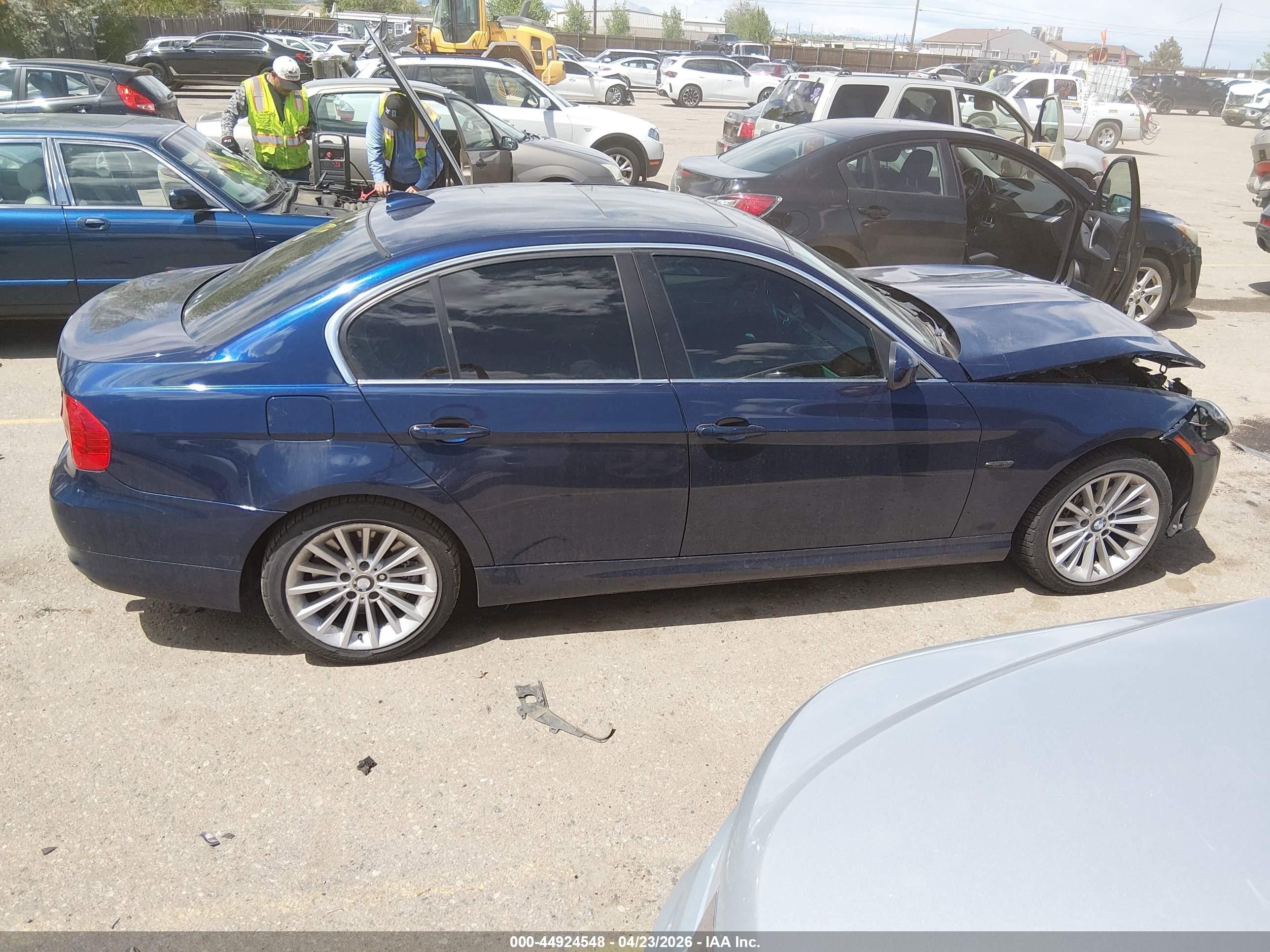 2011 Bmw 335i Xdrive Blue vin: WBAPL5C58BA921743
