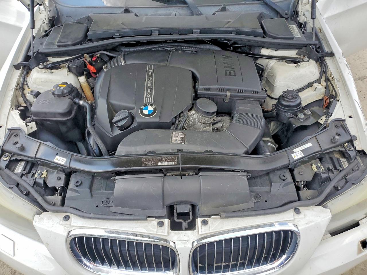 2011 Bmw 335 Xi White vin: WBAPL5C59BA920312
