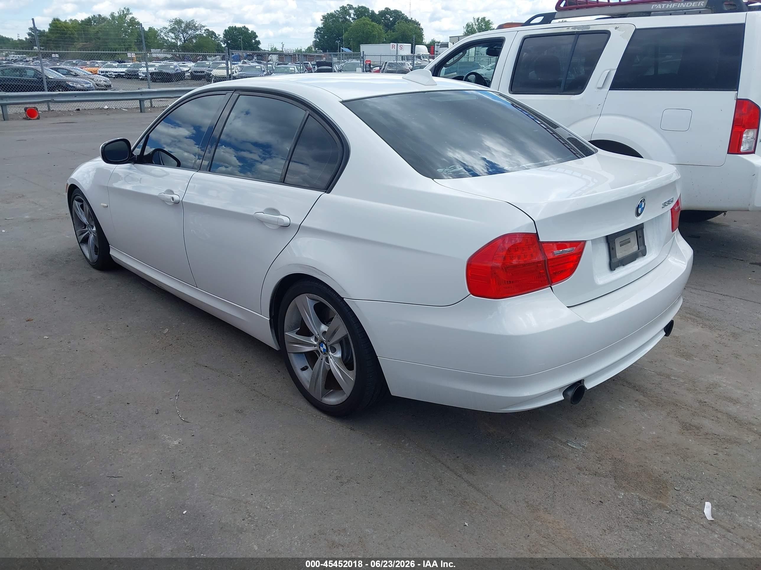 2011 Bmw 335i   Белый vin: WBAPM5C52BE576425