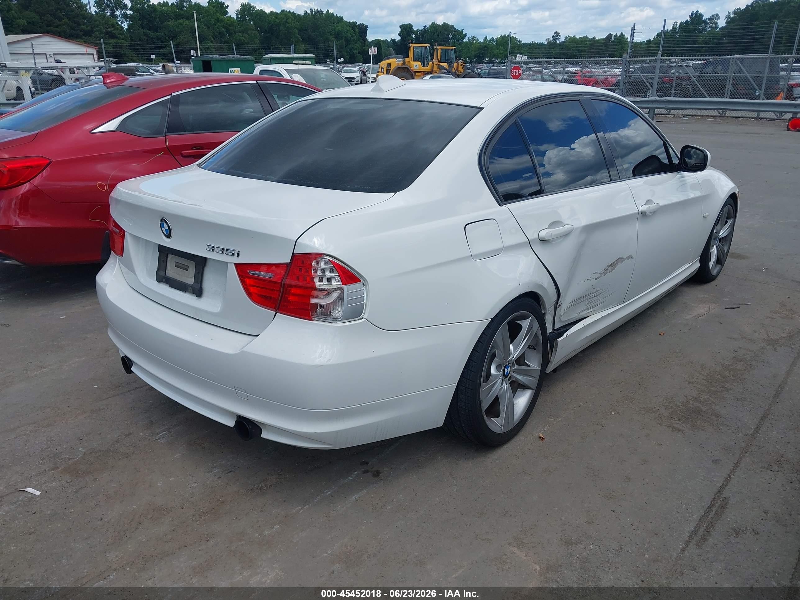 2011 Bmw 335i   Белый vin: WBAPM5C52BE576425