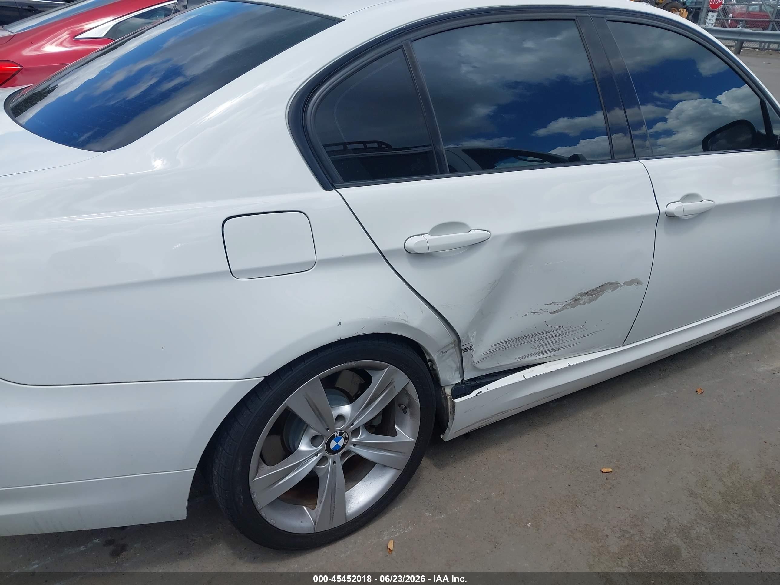 2011 Bmw 335i   Белый vin: WBAPM5C52BE576425