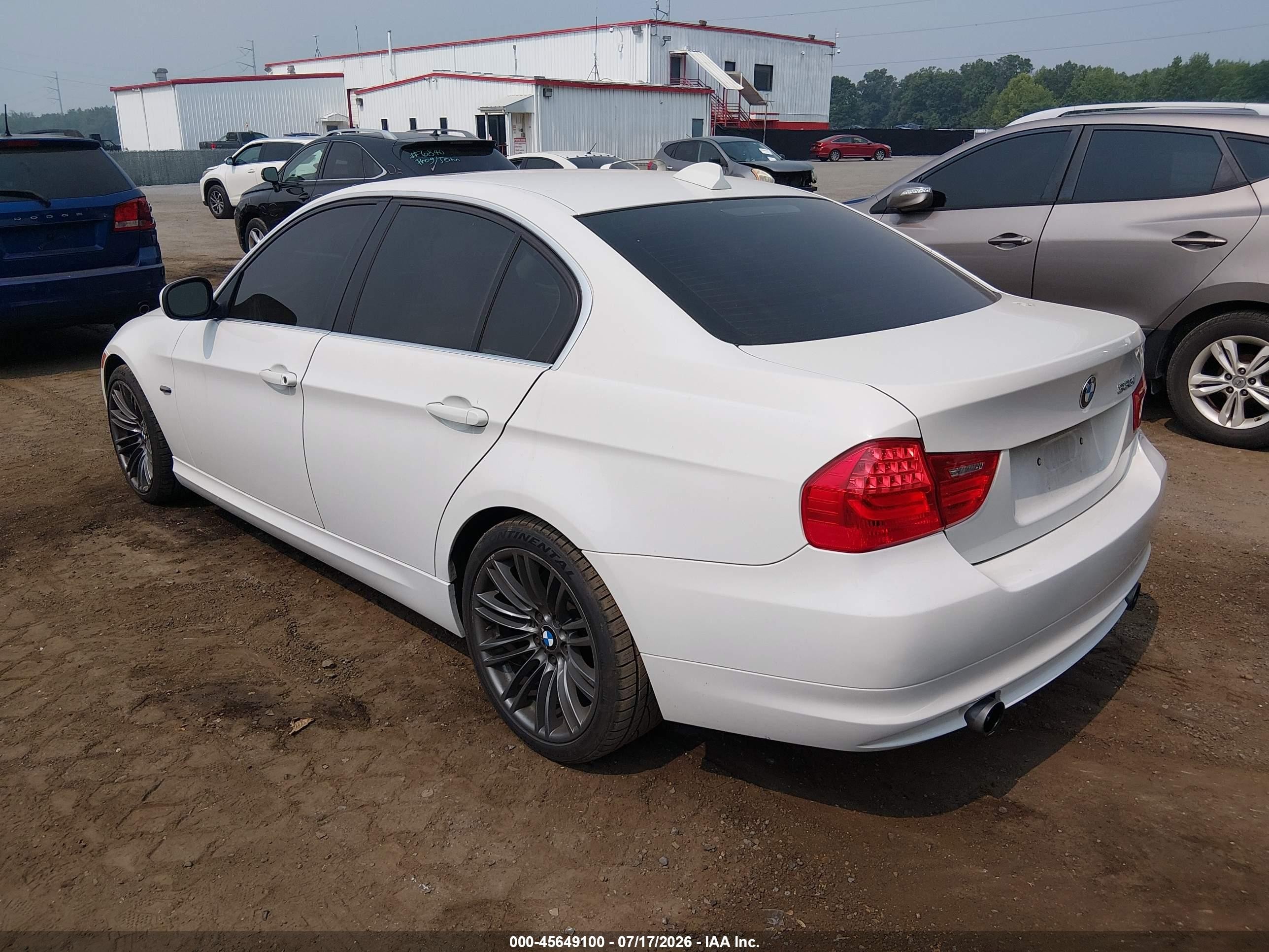 2011 Bmw 335i   Белый vin: WBAPM5C53BE576577