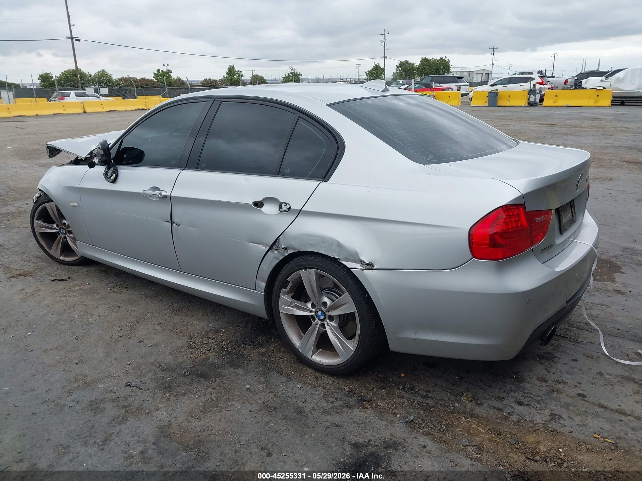 2011 Bmw 335i   Silver vin: WBAPM5G50BNN01118