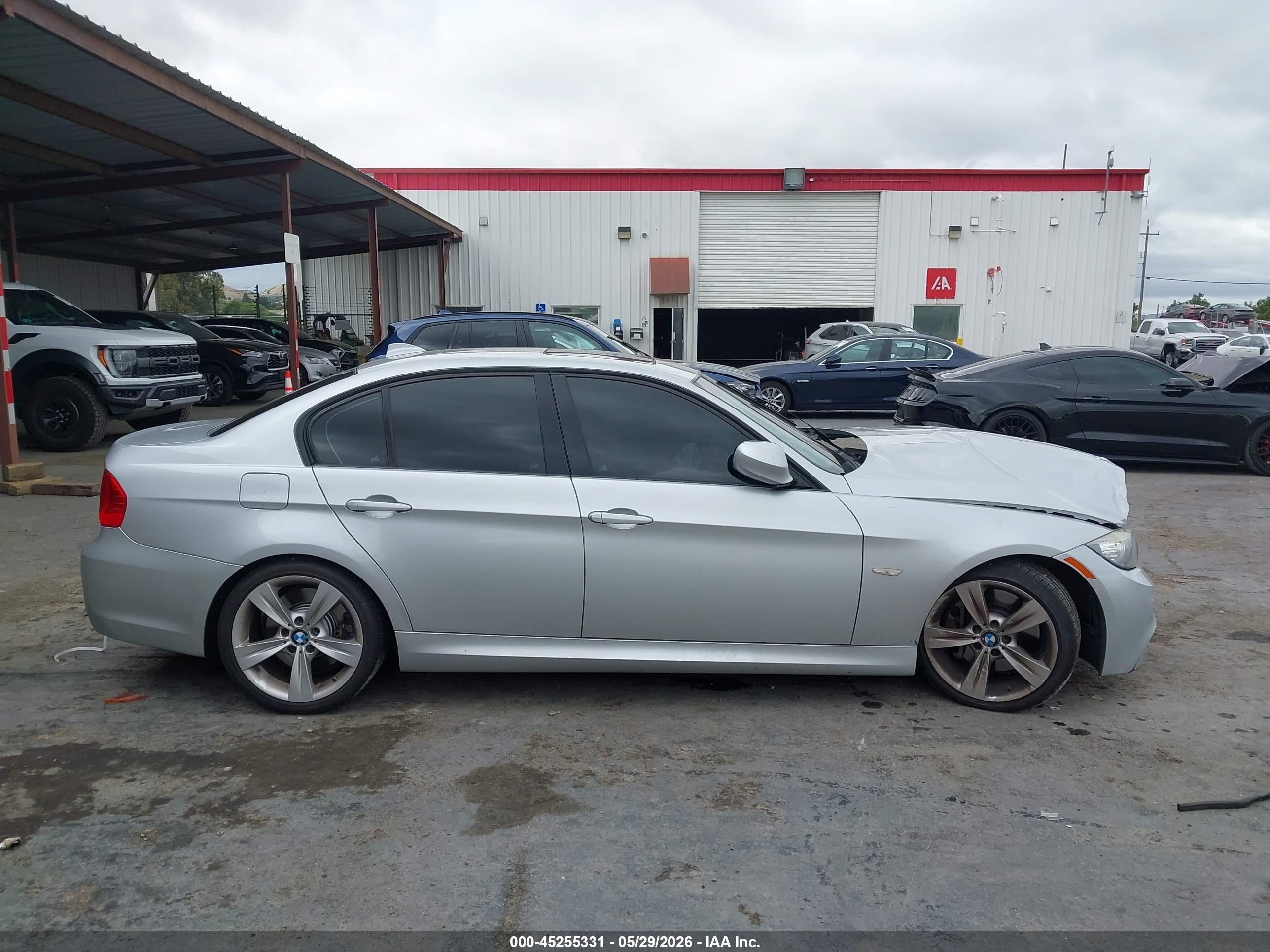 2011 Bmw 335i   Silver vin: WBAPM5G50BNN01118