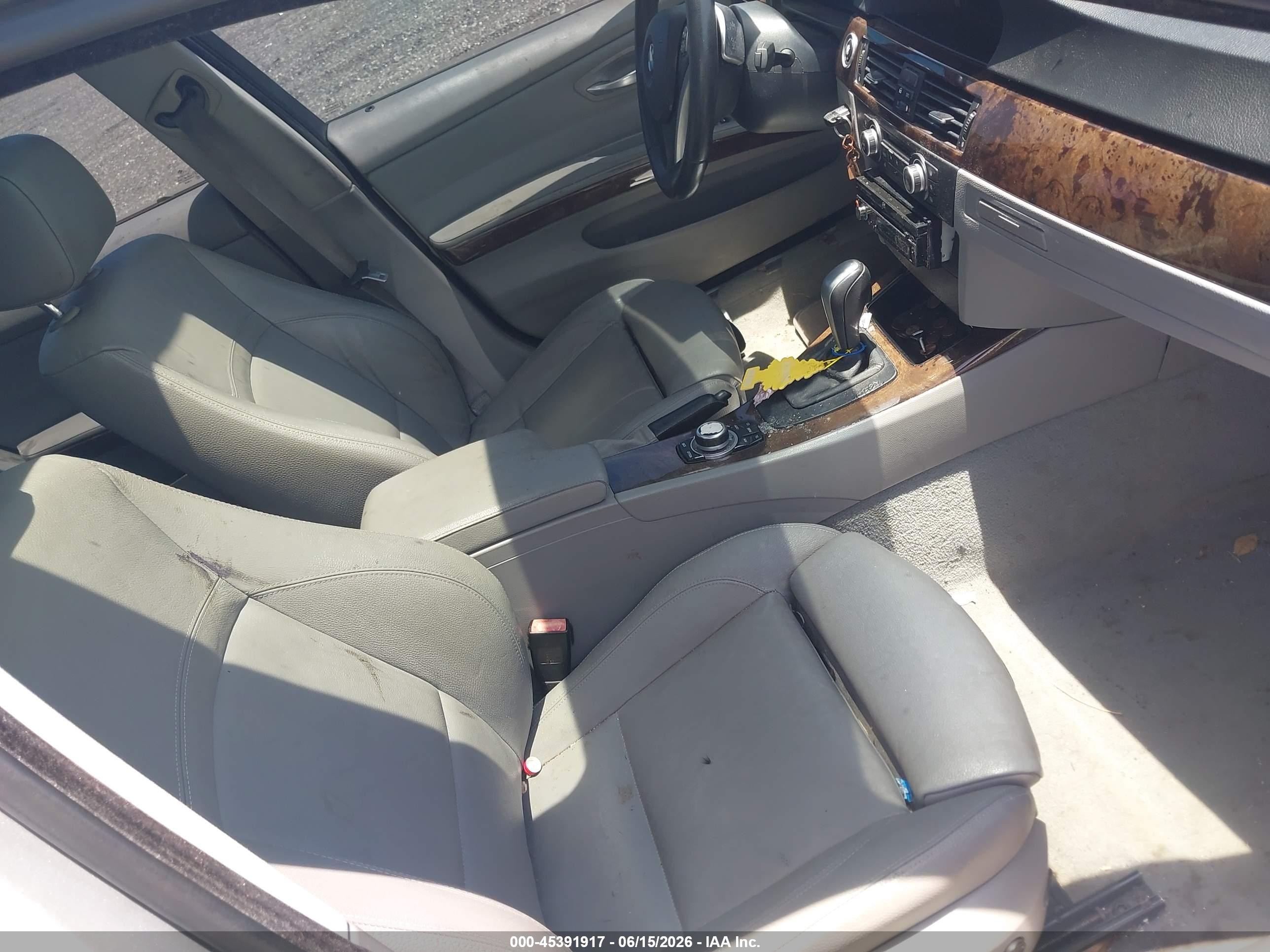 2010 Bmw 335i   Silver vin: WBAPM7C59AE192135