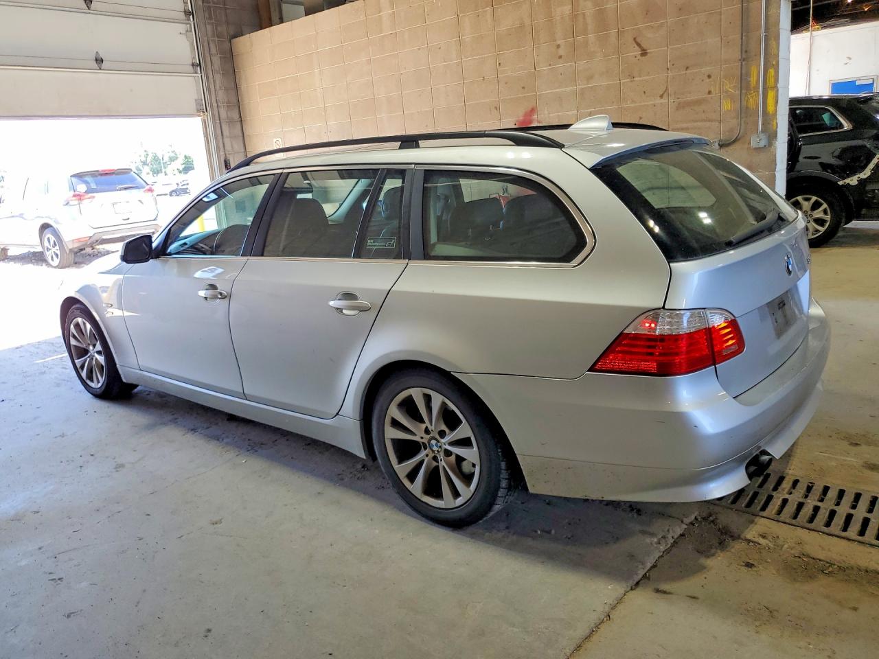2010 Bmw 535 Xi Silver vin: WBAPT7C58AC237970