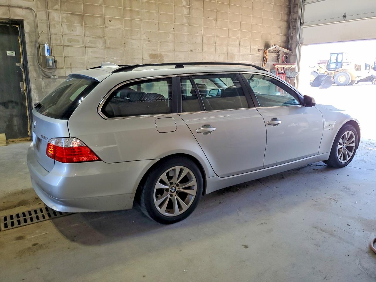 2010 Bmw 535 Xi Silver vin: WBAPT7C58AC237970