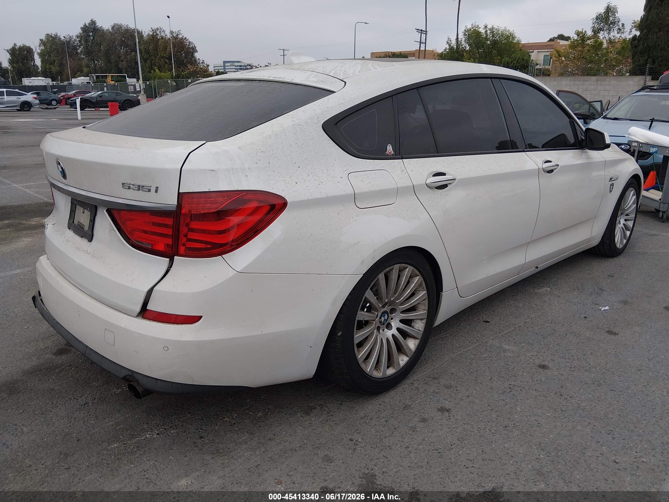 2010 Bmw 535i Gran Turismo   White vin: WBASN2C56AC200181