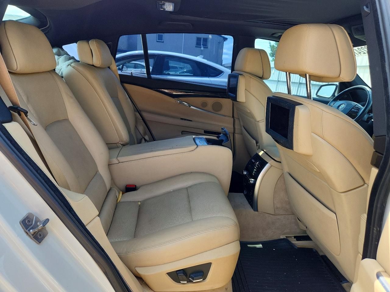 2012 Bmw 550 Xigt White vin: WBASP4C5XCC341991