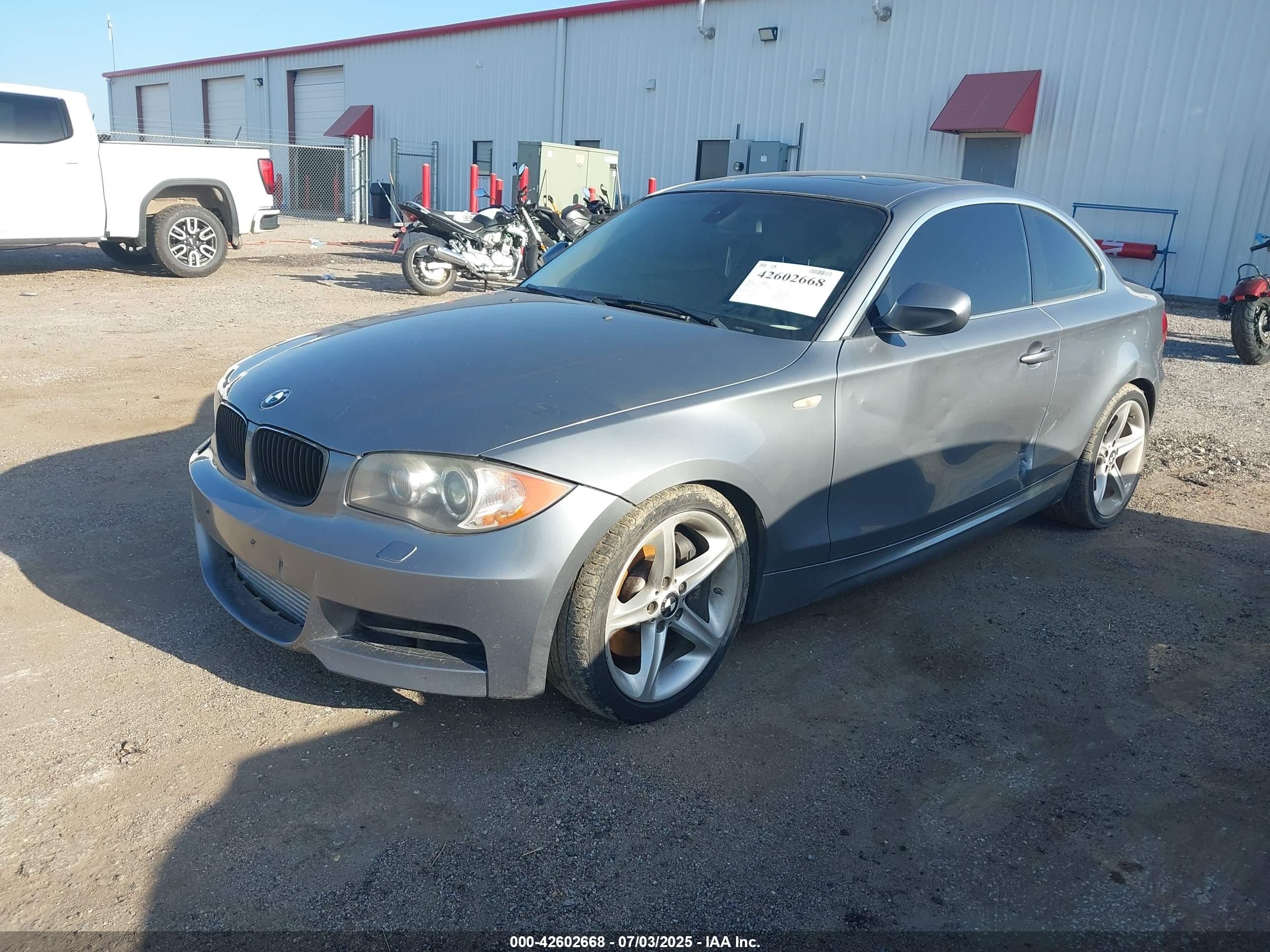 2010 Bmw 135i   Серый vin: WBAUC7C52AVK81082