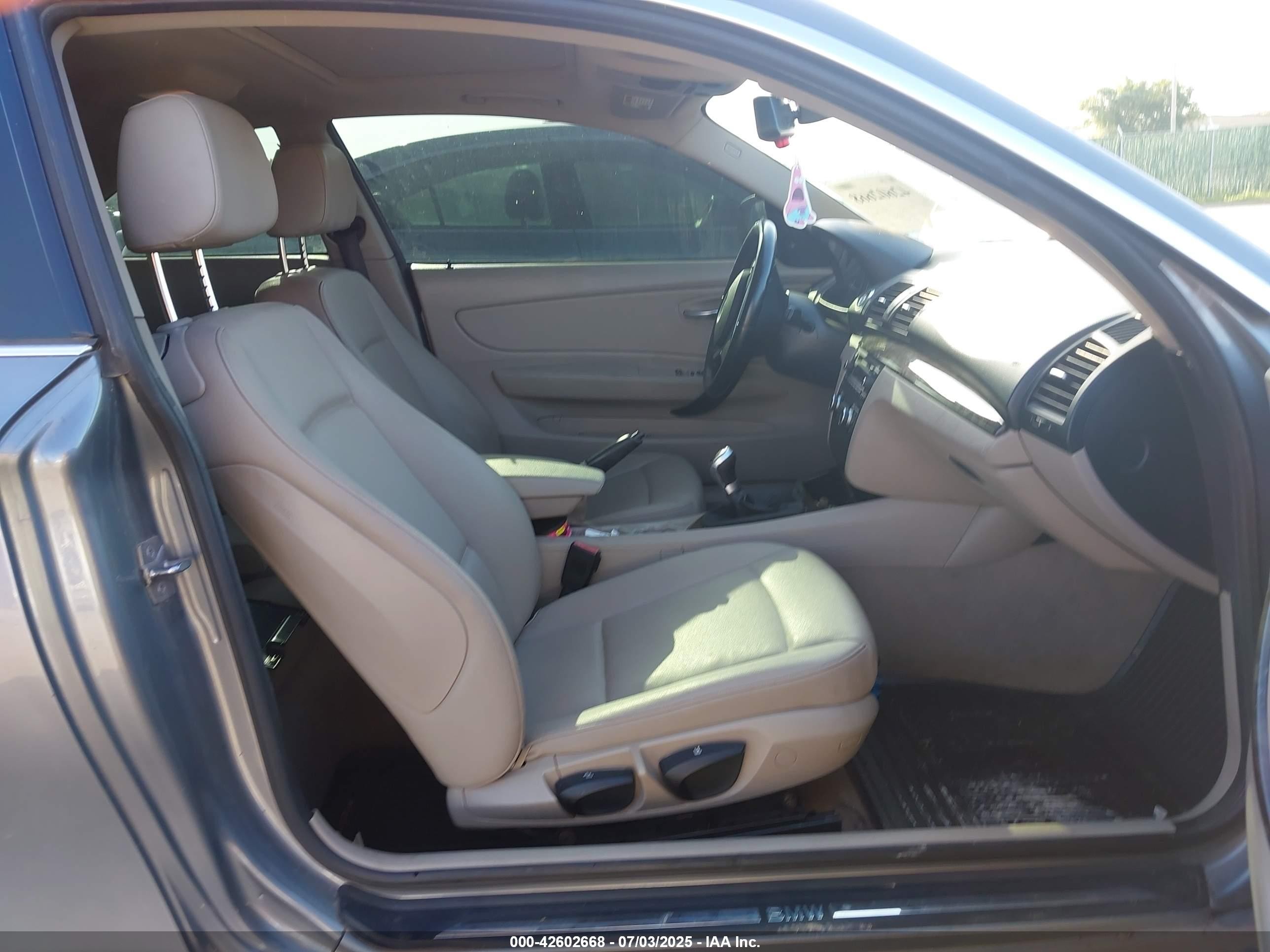 2010 Bmw 135i   Серый vin: WBAUC7C52AVK81082