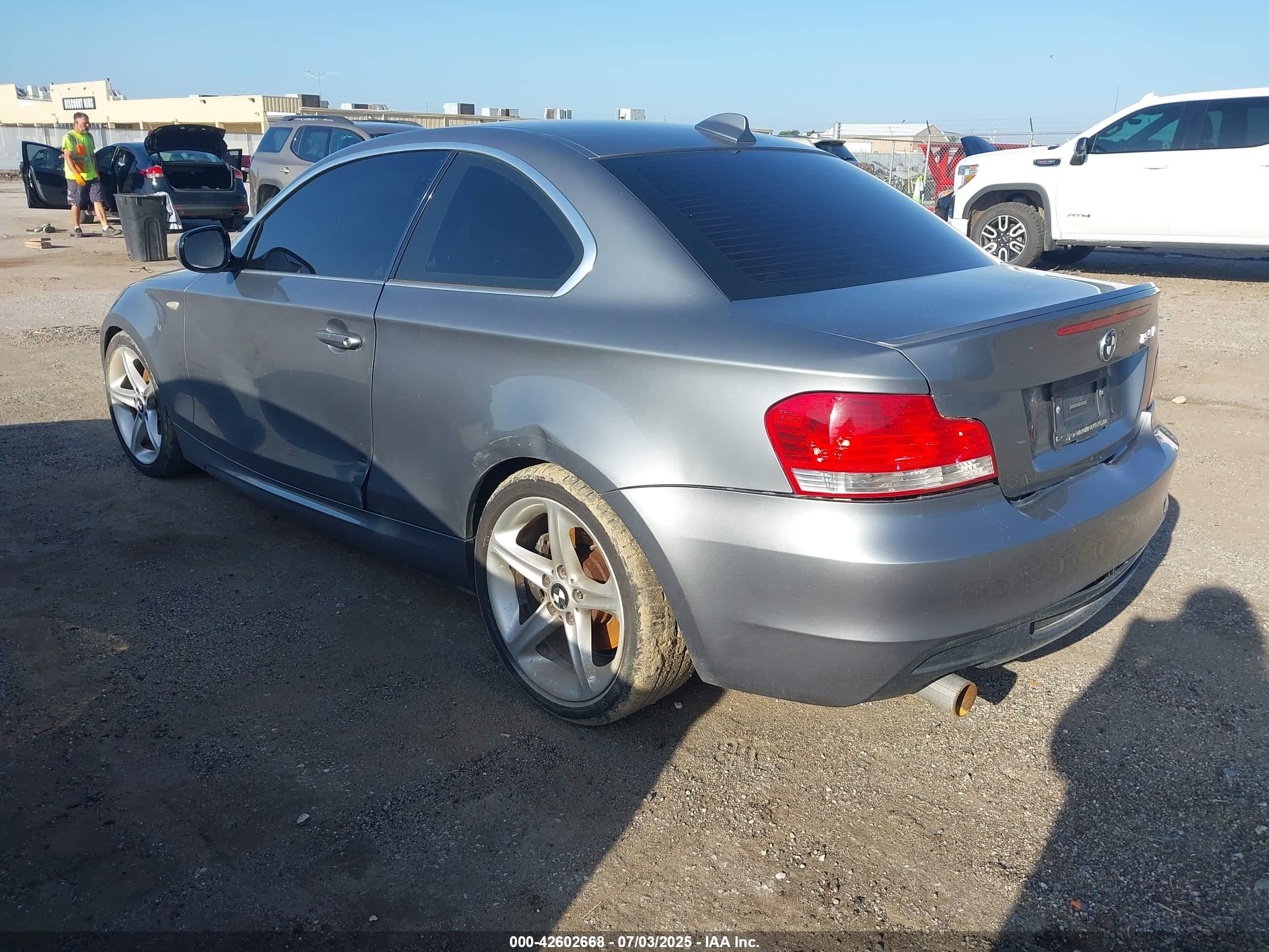 2010 Bmw 135i   Серый vin: WBAUC7C52AVK81082