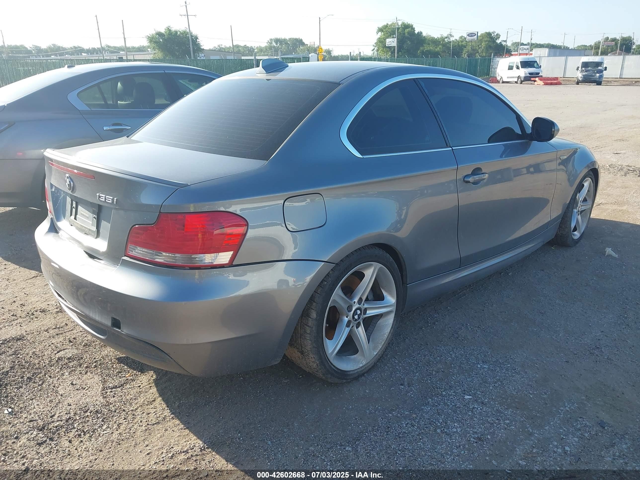 2010 Bmw 135i   Серый vin: WBAUC7C52AVK81082