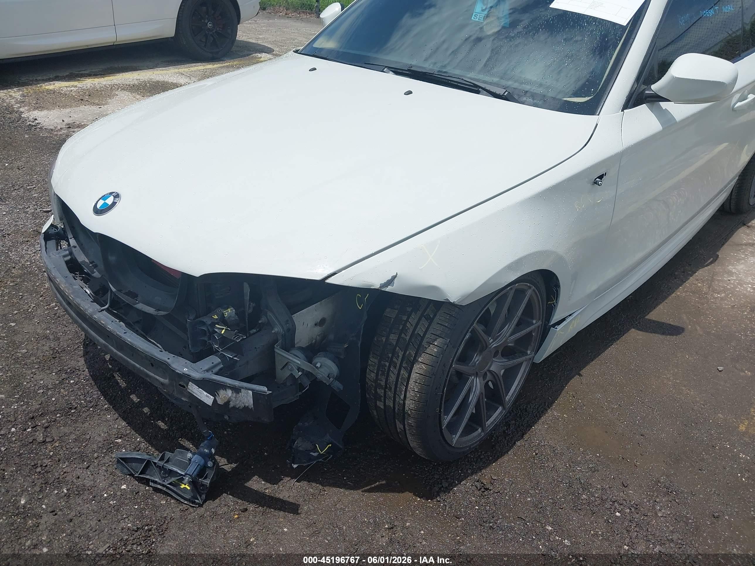2011 Bmw 135i   White vin: WBAUC9C50BVM09655