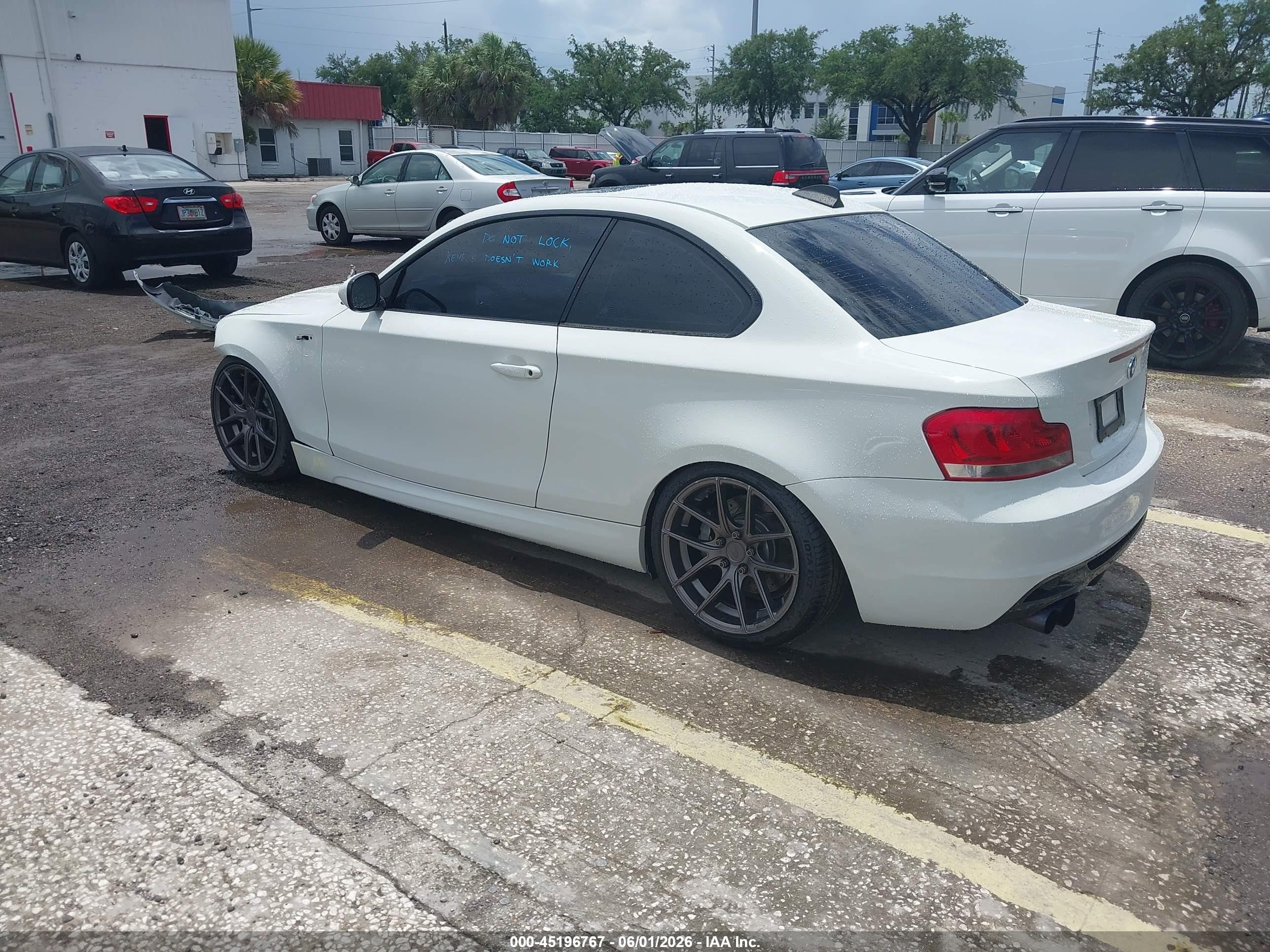 2011 Bmw 135i   White vin: WBAUC9C50BVM09655