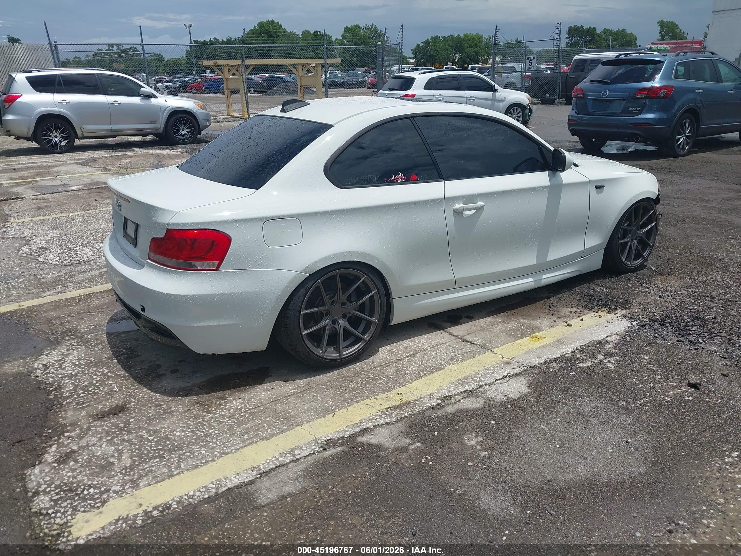 2011 Bmw 135i   White vin: WBAUC9C50BVM09655