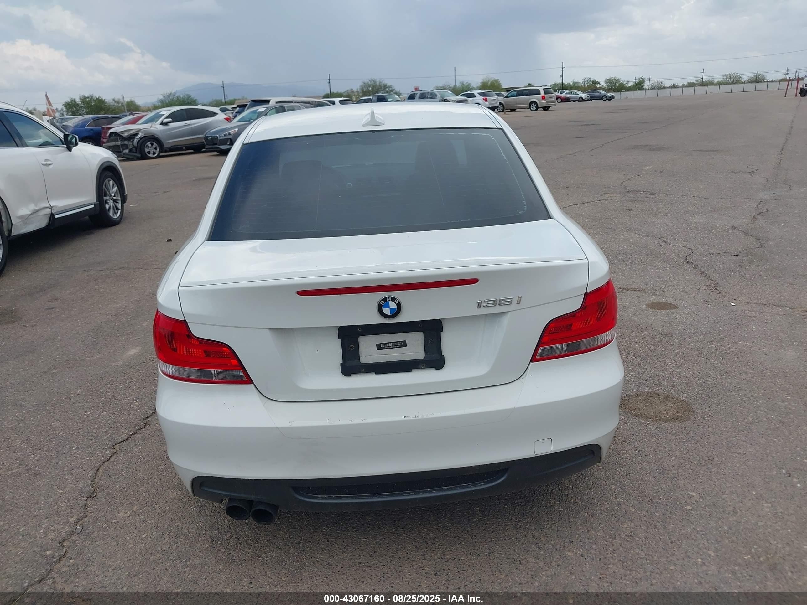 2012 Bmw 135i   White vin: WBAUC9C51CVM12968