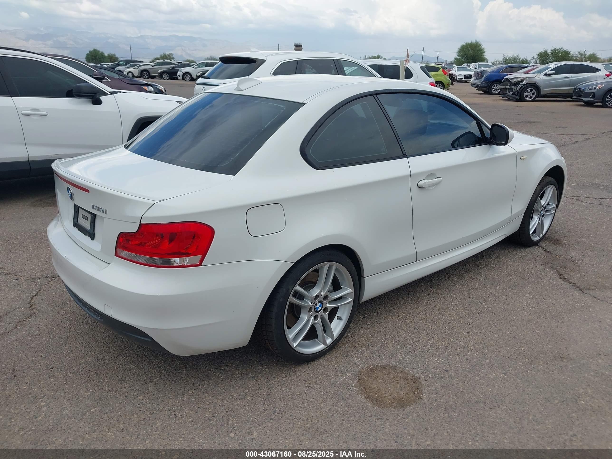 2012 Bmw 135i   White vin: WBAUC9C51CVM12968