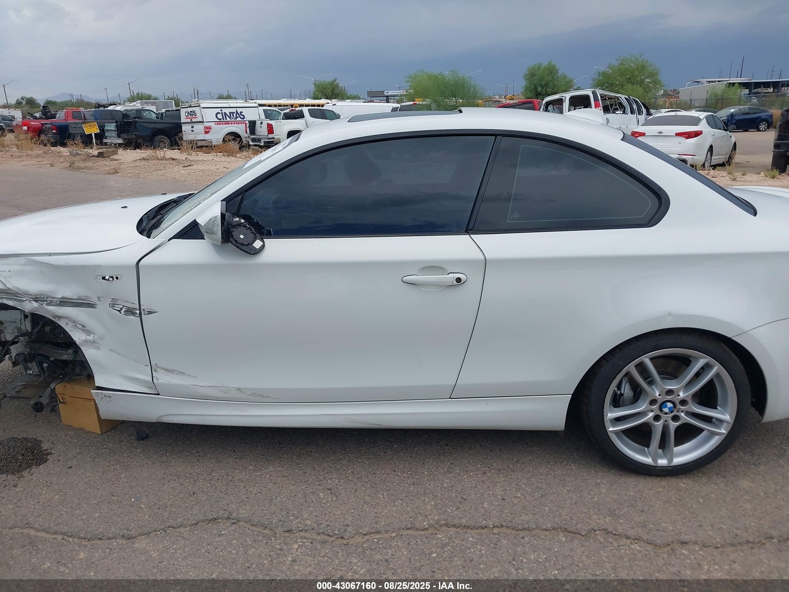 2012 Bmw 135i   White vin: WBAUC9C51CVM12968