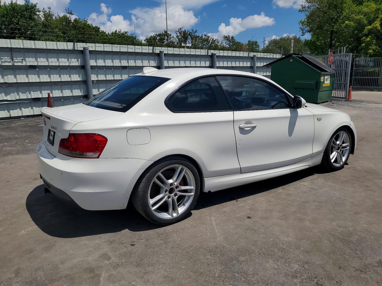 2011 Bmw 135 I White vin: WBAUC9C55BVM09120