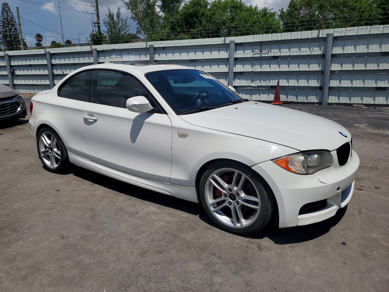 2011 Bmw 135 I White vin: WBAUC9C55BVM09120