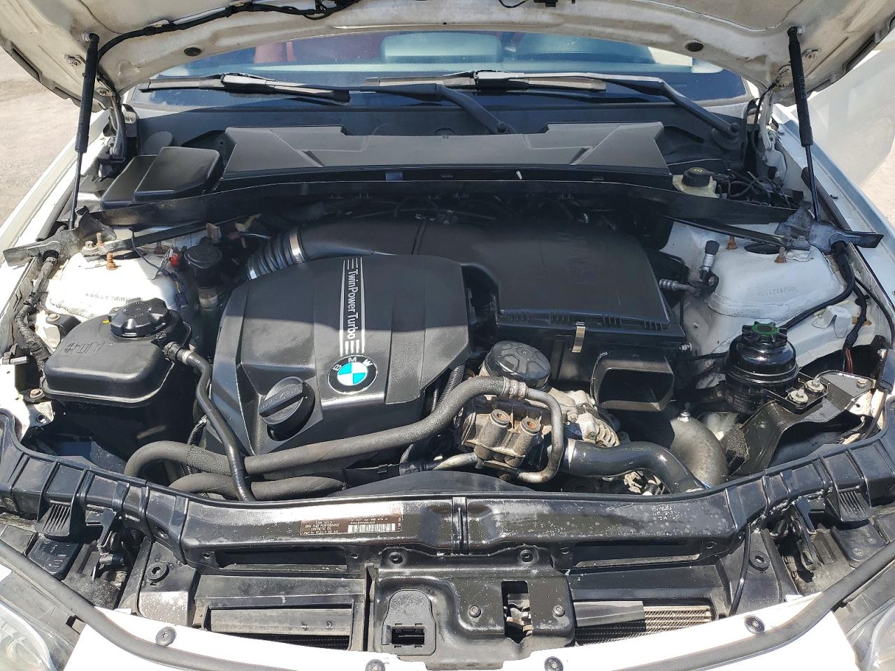 2011 Bmw 135 I White vin: WBAUC9C55BVM09120