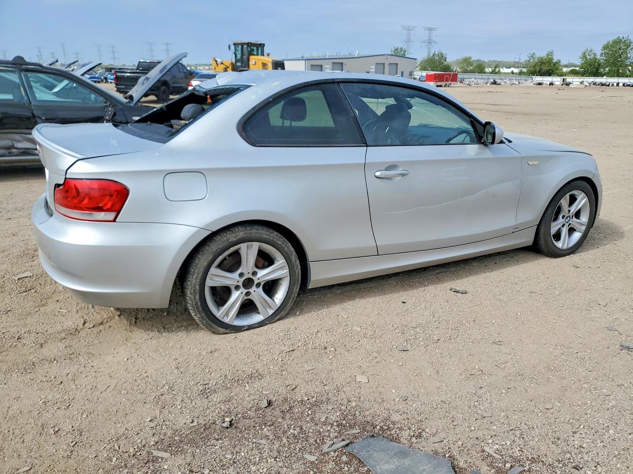 2011 Bmw 135 I Silver vin: WBAUC9C56BVM10082