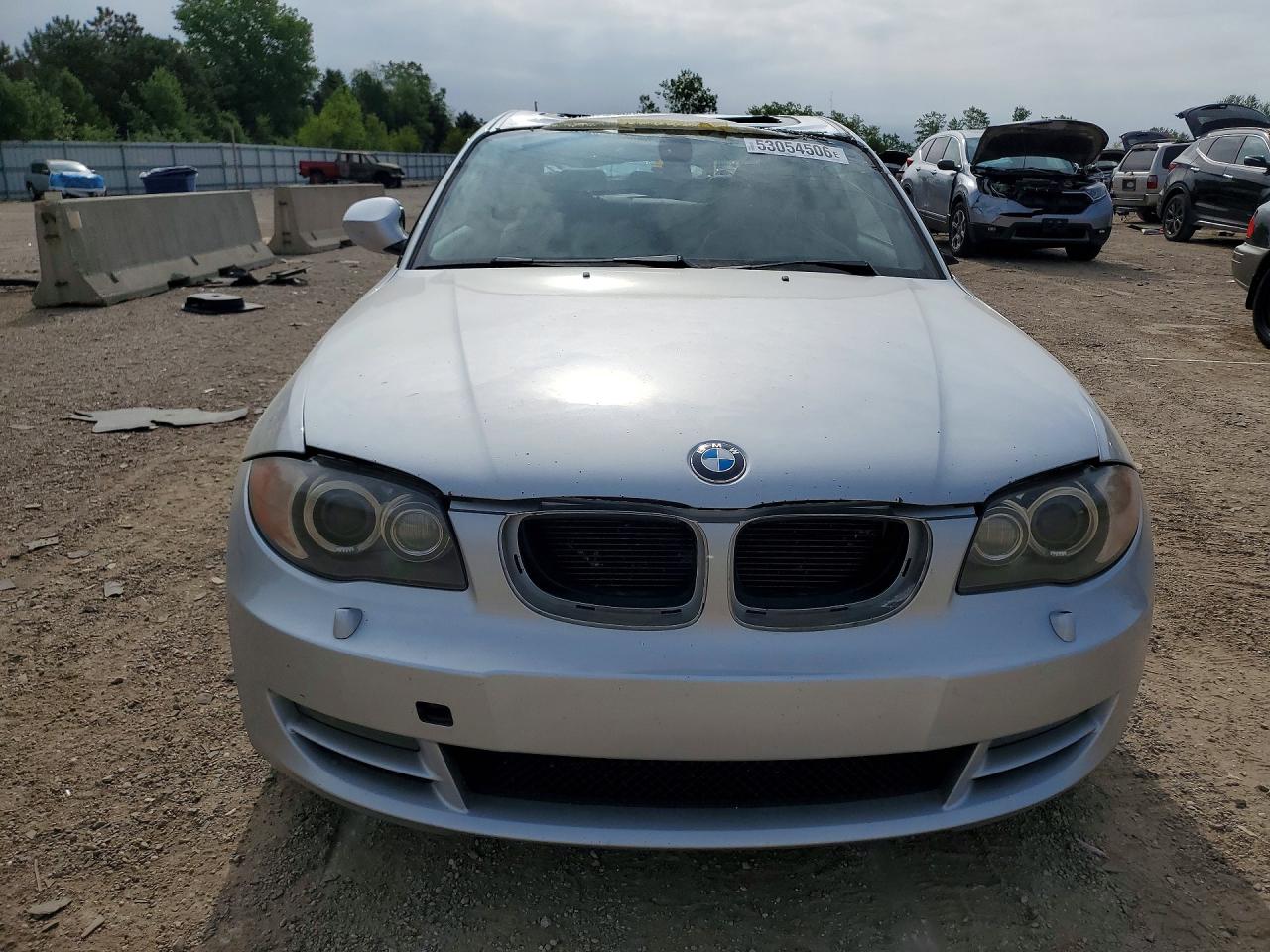 2011 Bmw 135 I Silver vin: WBAUC9C56BVM10082