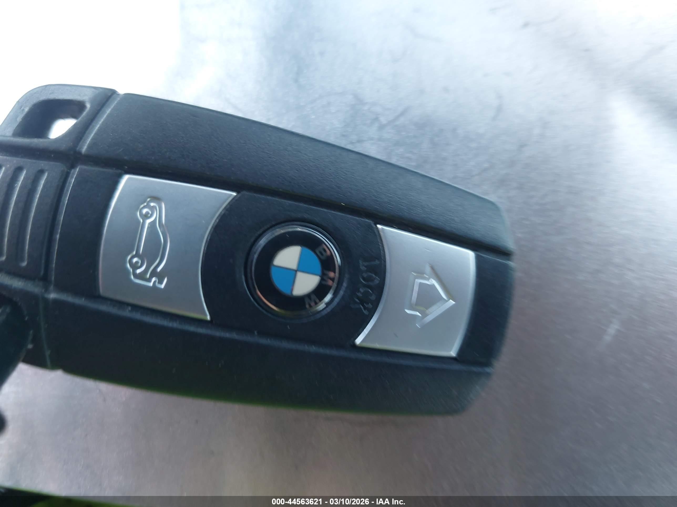 2012 Bmw 135i   Blue vin: WBAUC9C56CVM13050