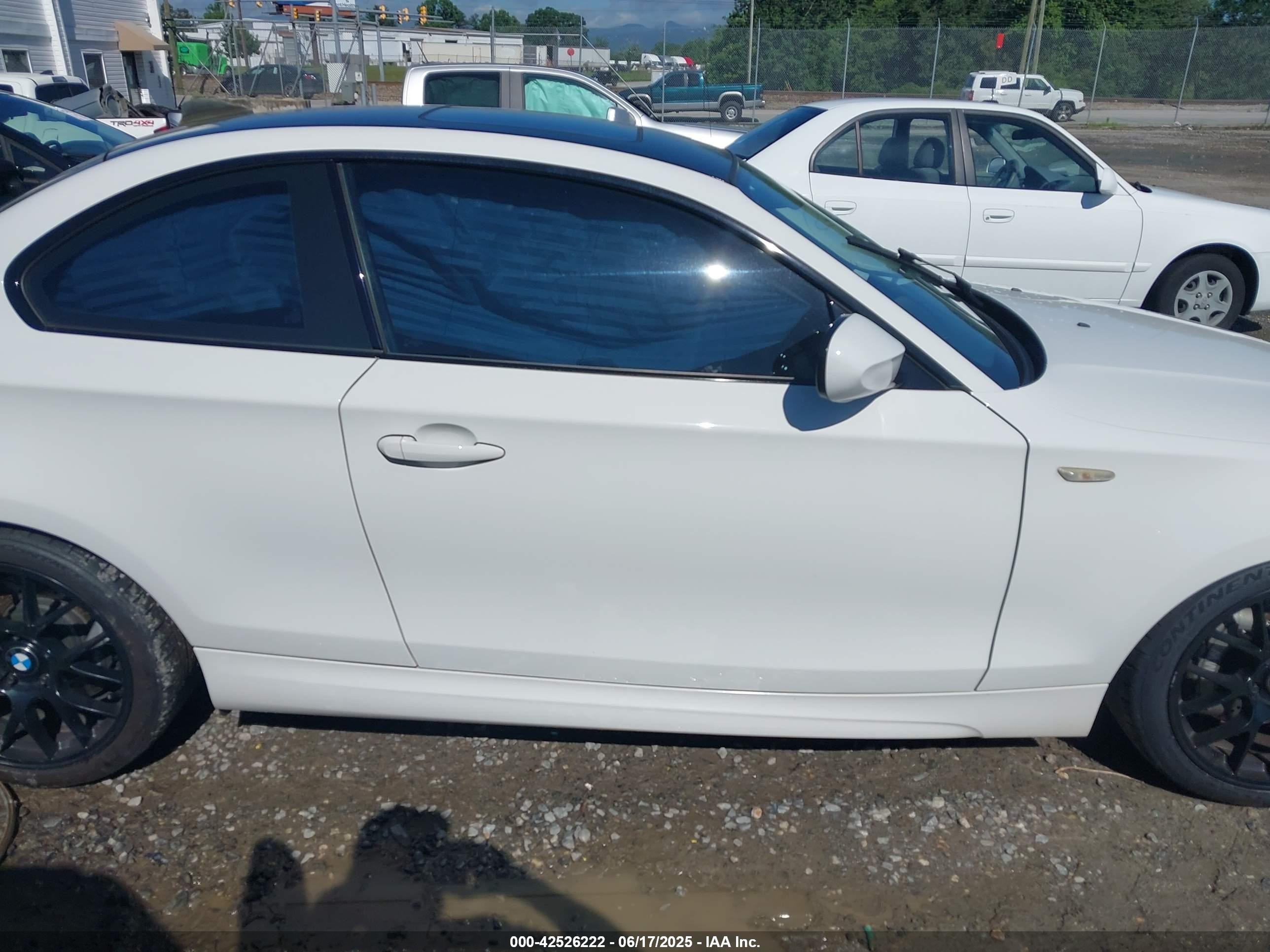 2013 Bmw 135i   White vin: WBAUC9C59DVM13710
