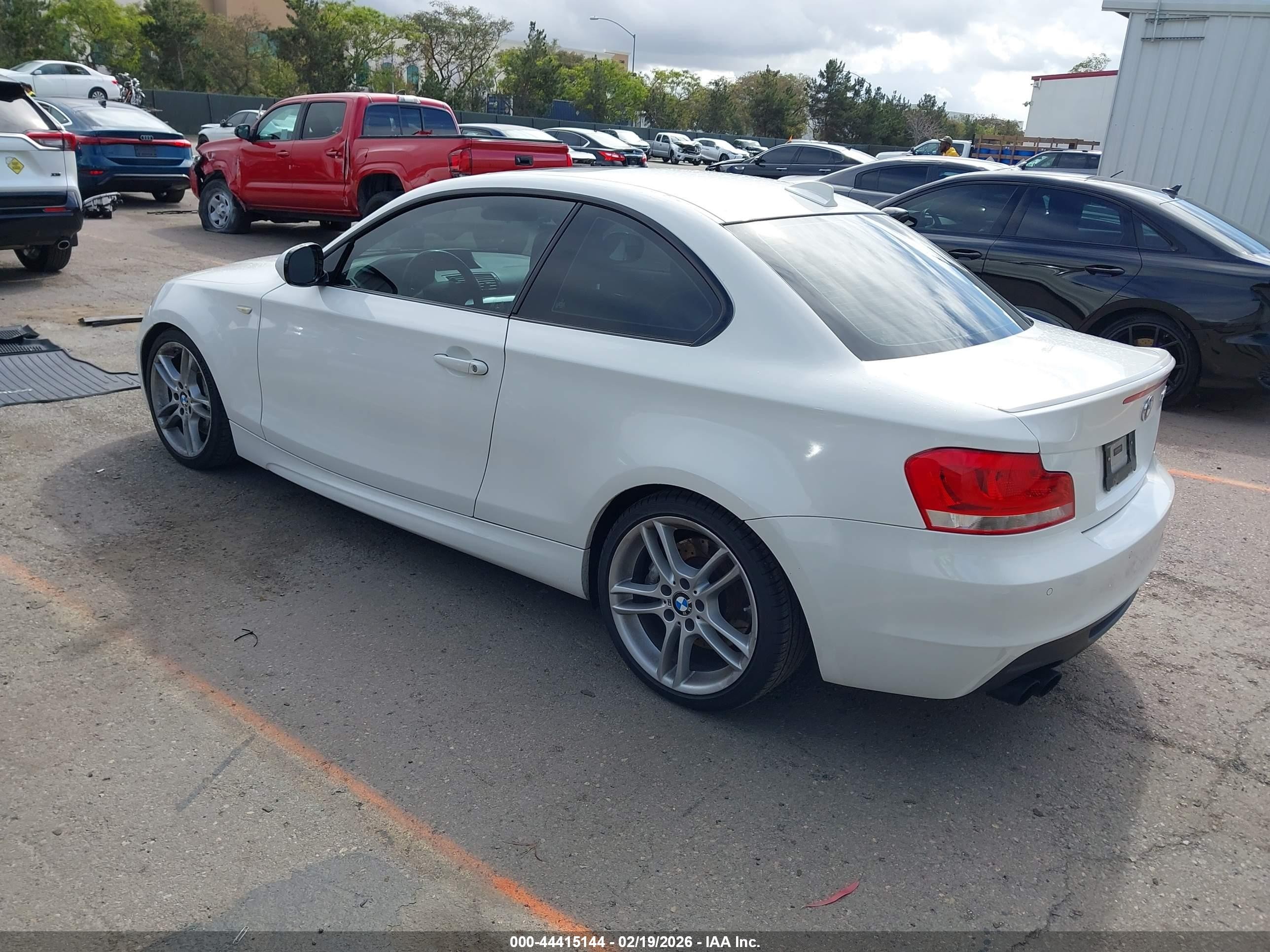 2013 Bmw 135i   White vin: WBAUC9C59DVM13772