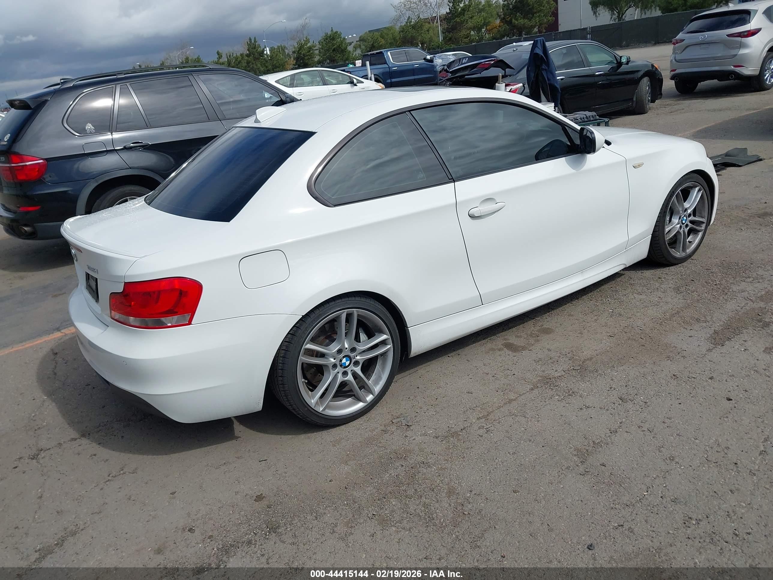 2013 Bmw 135i   White vin: WBAUC9C59DVM13772