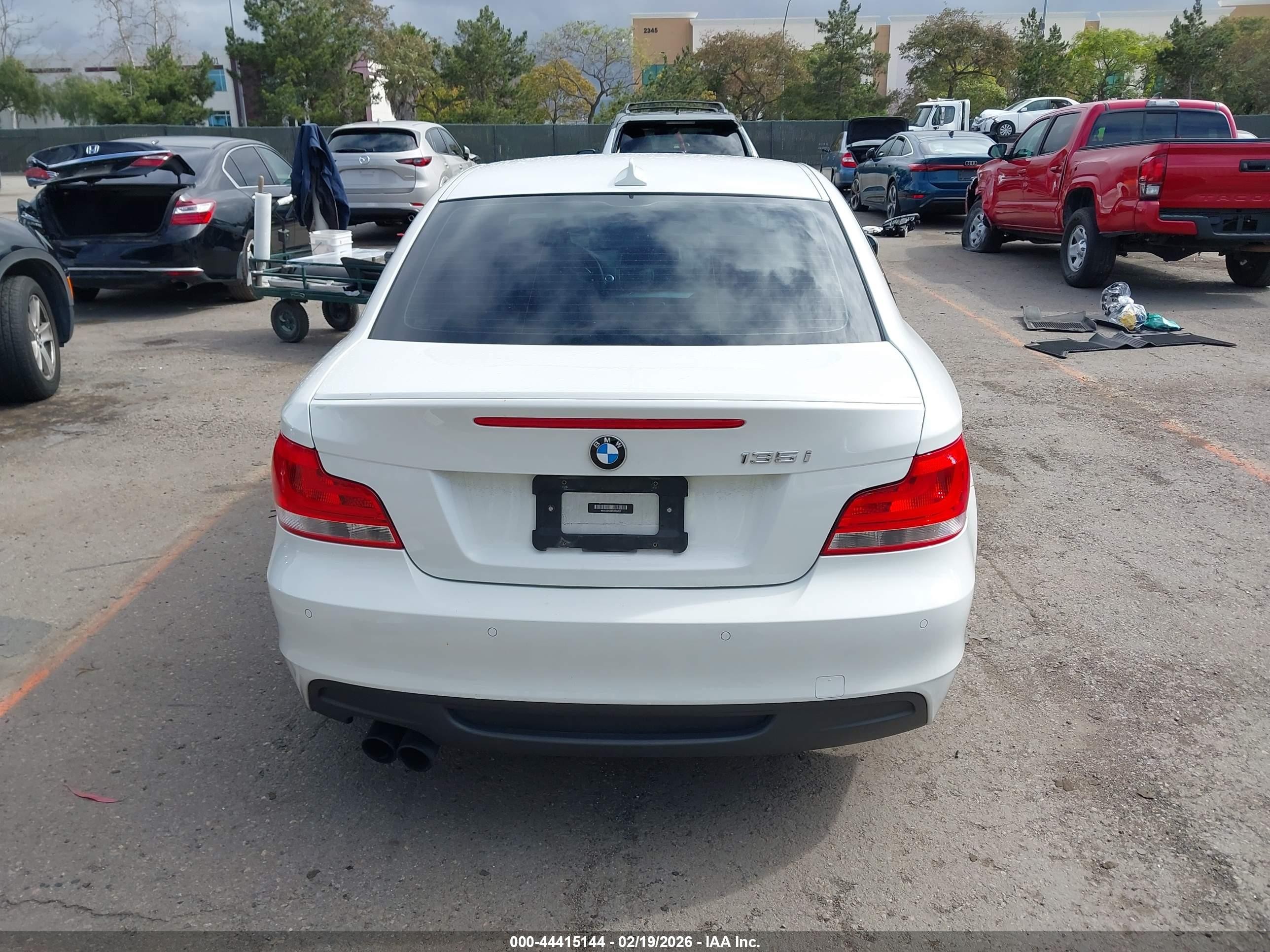 2013 Bmw 135i   White vin: WBAUC9C59DVM13772
