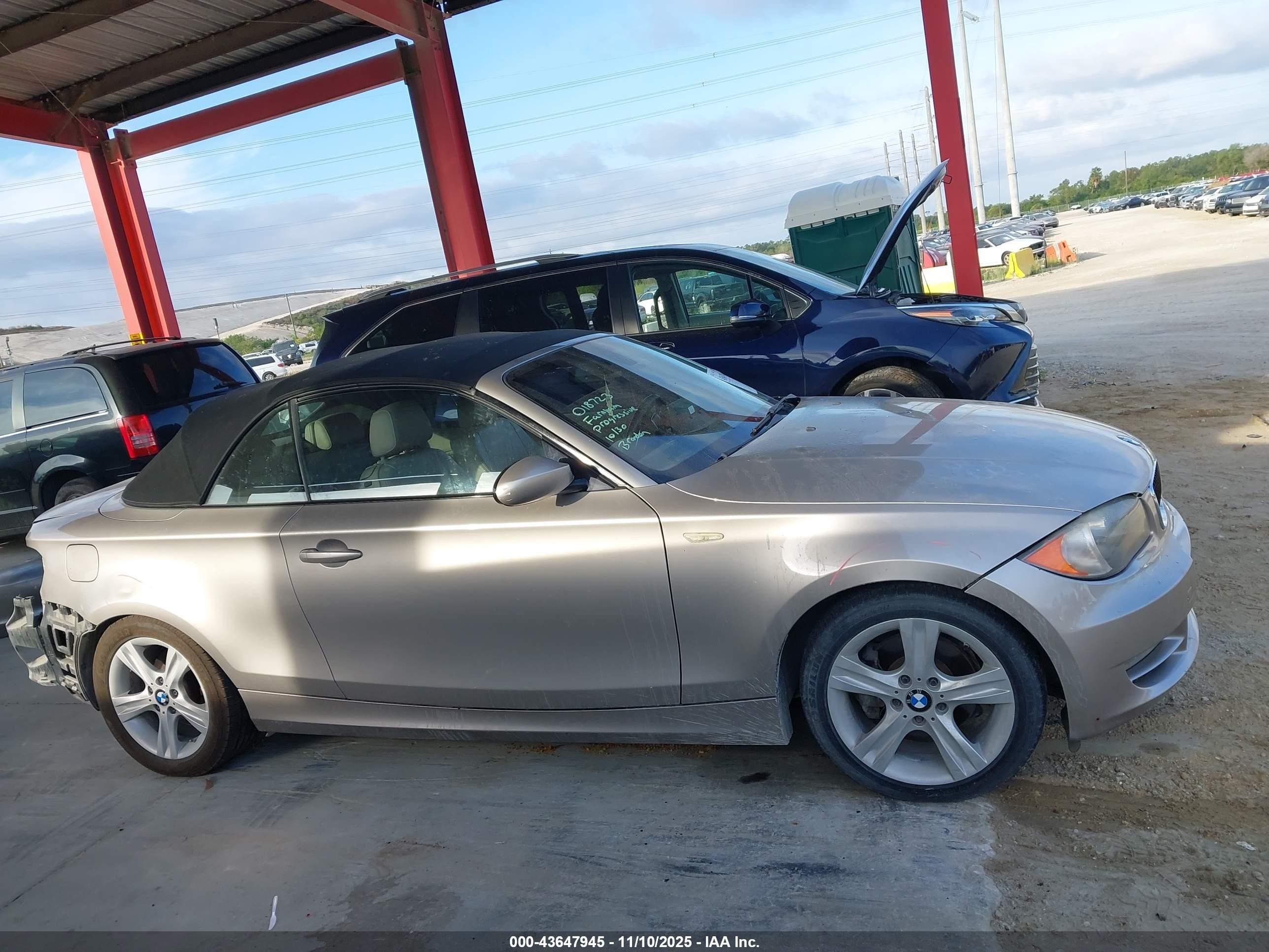 2009 Bmw 128i   Желто-коричневый vin: WBAUL73539VJ76675