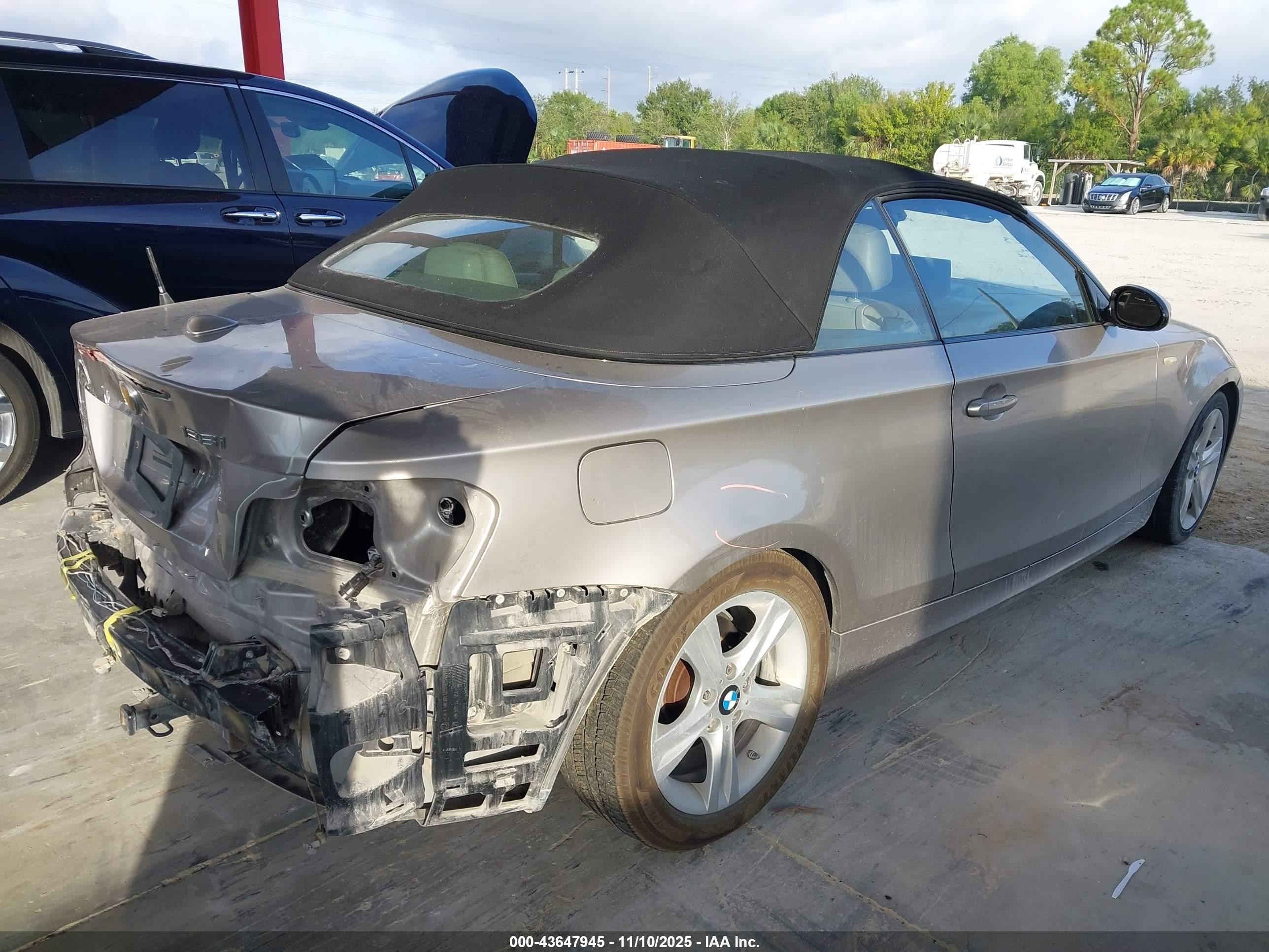 2009 Bmw 128i   Желто-коричневый vin: WBAUL73539VJ76675