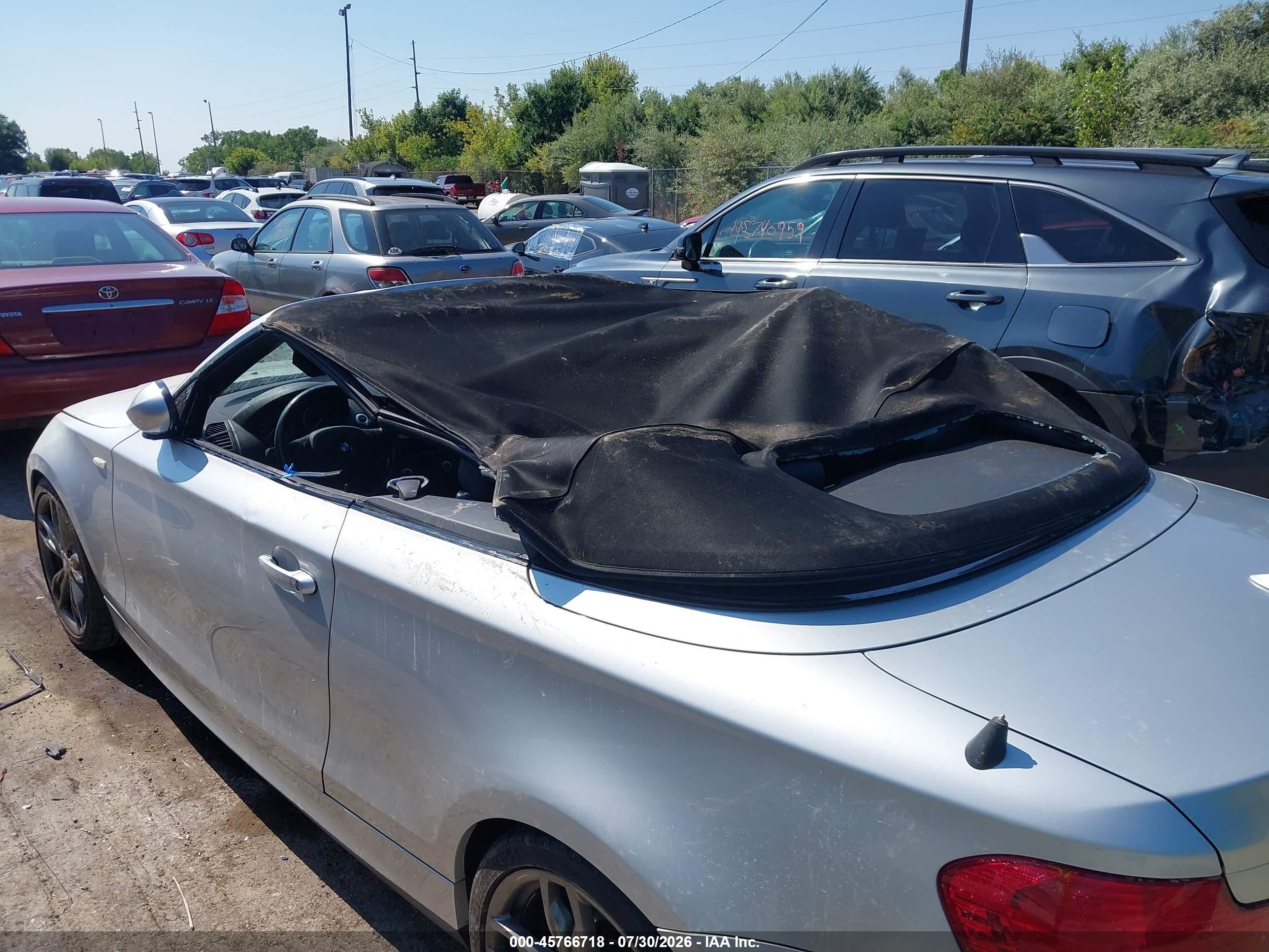 2008 Bmw 128i   Серебряный vin: WBAUL73548VE86139
